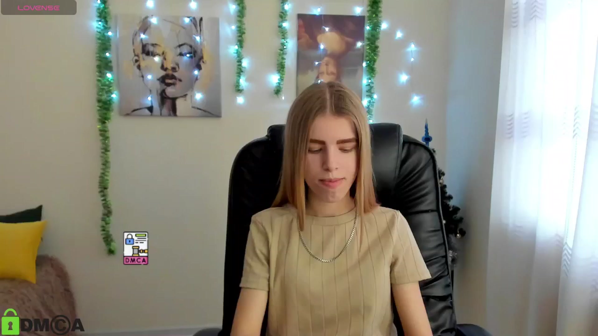 Gallery image thumbnail from Goldy_Emma's myfreecams stream on, 01/03/2025, 08:37 image 10 of 20