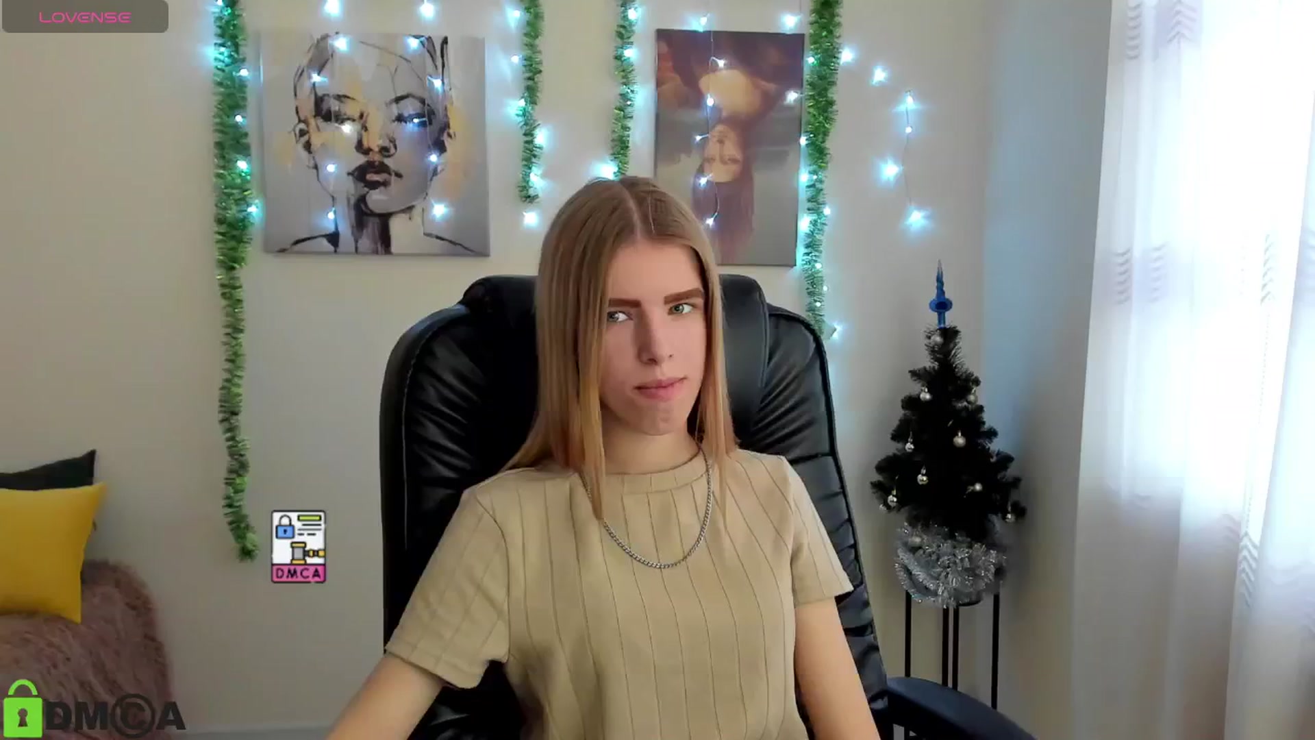 Gallery image thumbnail from Goldy_Emma's myfreecams stream on, 01/03/2025, 08:37 image 12 of 20
