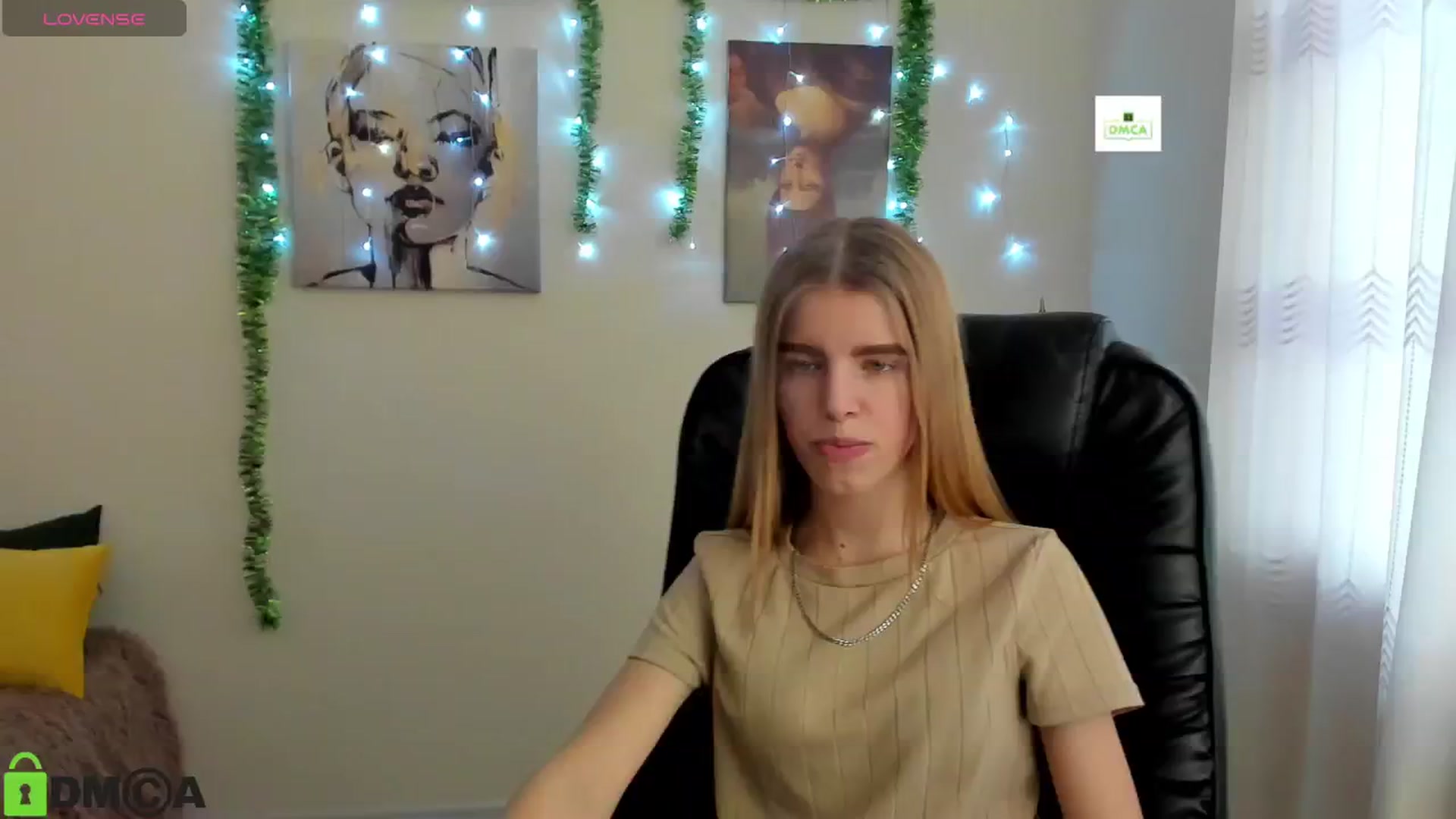 Gallery image thumbnail from Goldy_Emma's myfreecams stream on, 01/03/2025, 12:09 image 11 of 20