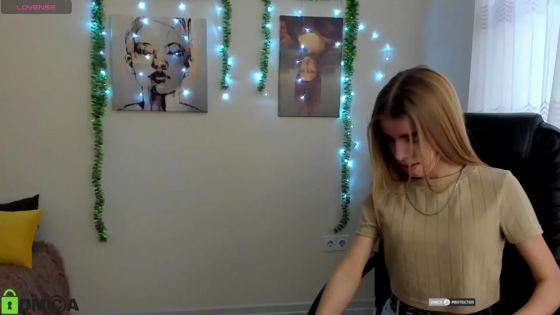 Gallery image thumbnail from Goldy_Emma's myfreecams stream on, 01/03/2025, 12:09 image 12 of 20