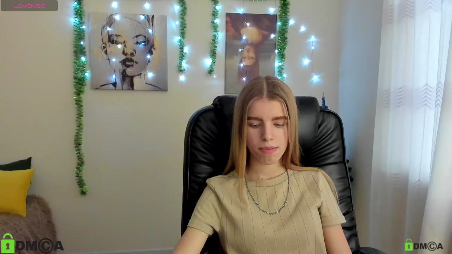 Gallery image thumbnail from Goldy_Emma's myfreecams stream on, 01/03/2025, 12:50 image 11 of 20
