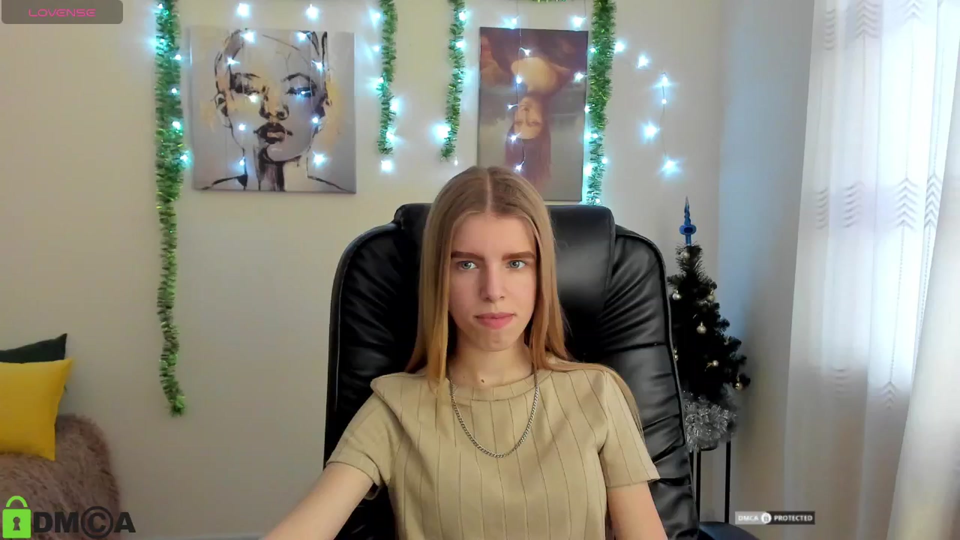 Gallery image thumbnail from Goldy_Emma's myfreecams stream on, 01/03/2025, 12:50 image 16 of 20