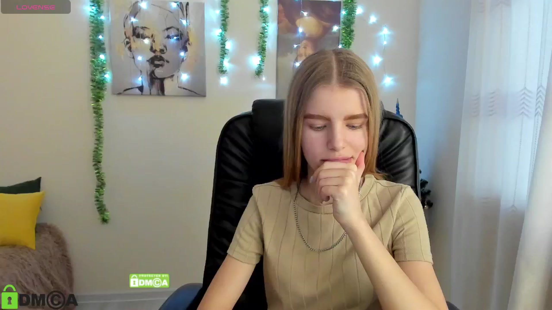 Gallery image thumbnail from Goldy_Emma's myfreecams stream on, 01/03/2025, 13:18 image 6 of 20