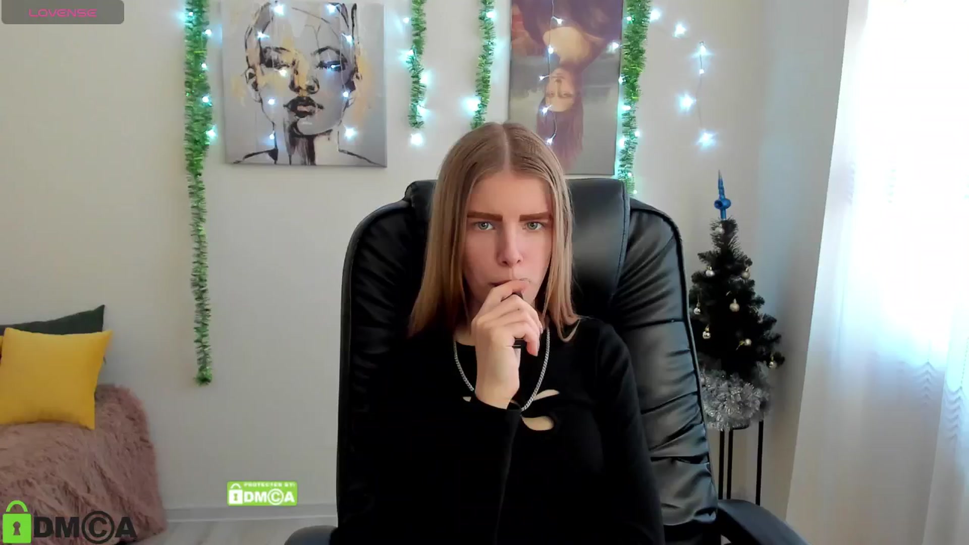 Gallery image thumbnail from Goldy_Emma's myfreecams stream on, 01/04/2025, 09:19 image 3 of 20