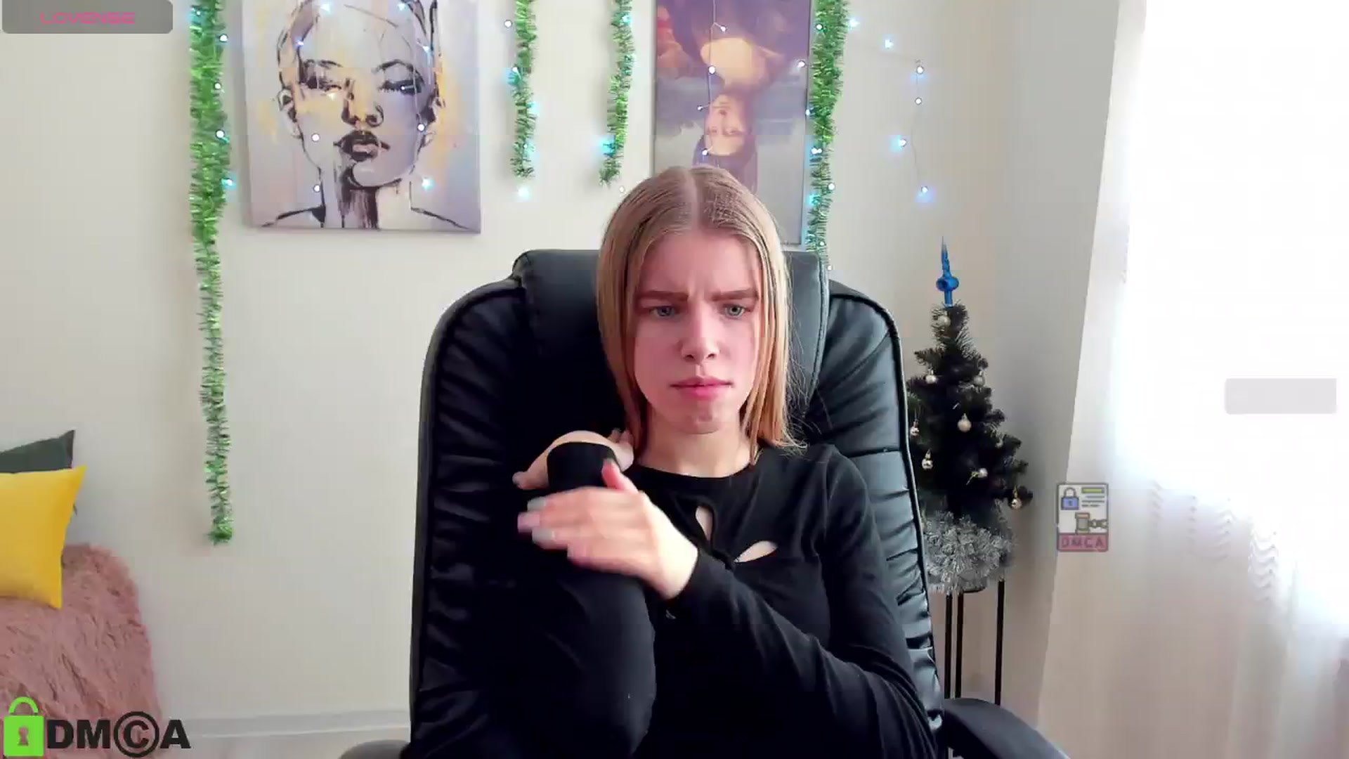 Gallery image thumbnail from Goldy_Emma's myfreecams stream on, 01/04/2025, 13:05 image 15 of 20