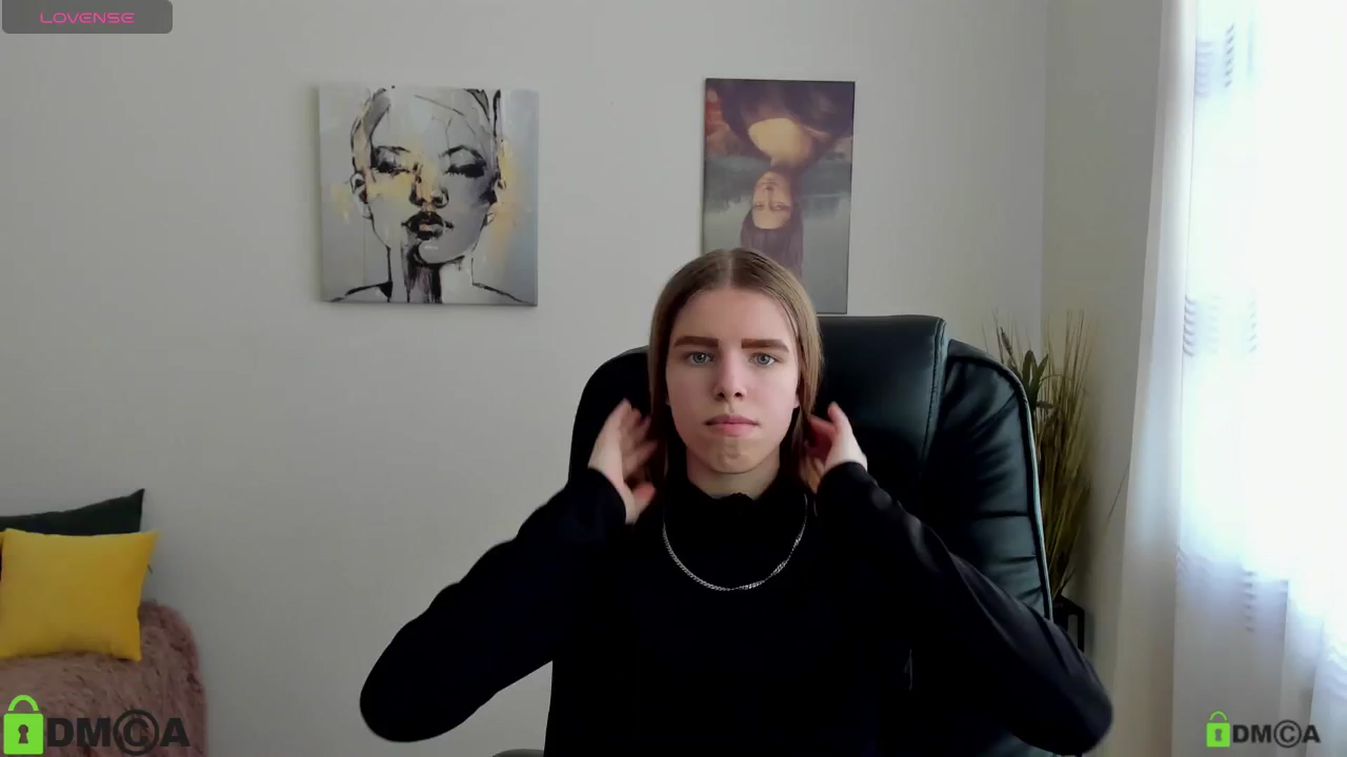 Gallery image thumbnail from Goldy_Emma's myfreecams stream on, 01/09/2025, 11:10 image 17 of 20