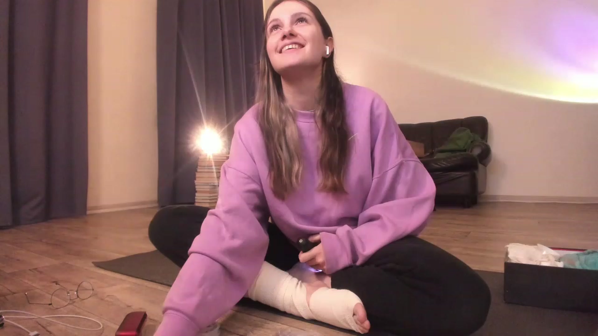 Gallery image thumbnail from Golightly_9's myfreecams stream on, 04/18/2023, 21:00 image 5 of 20