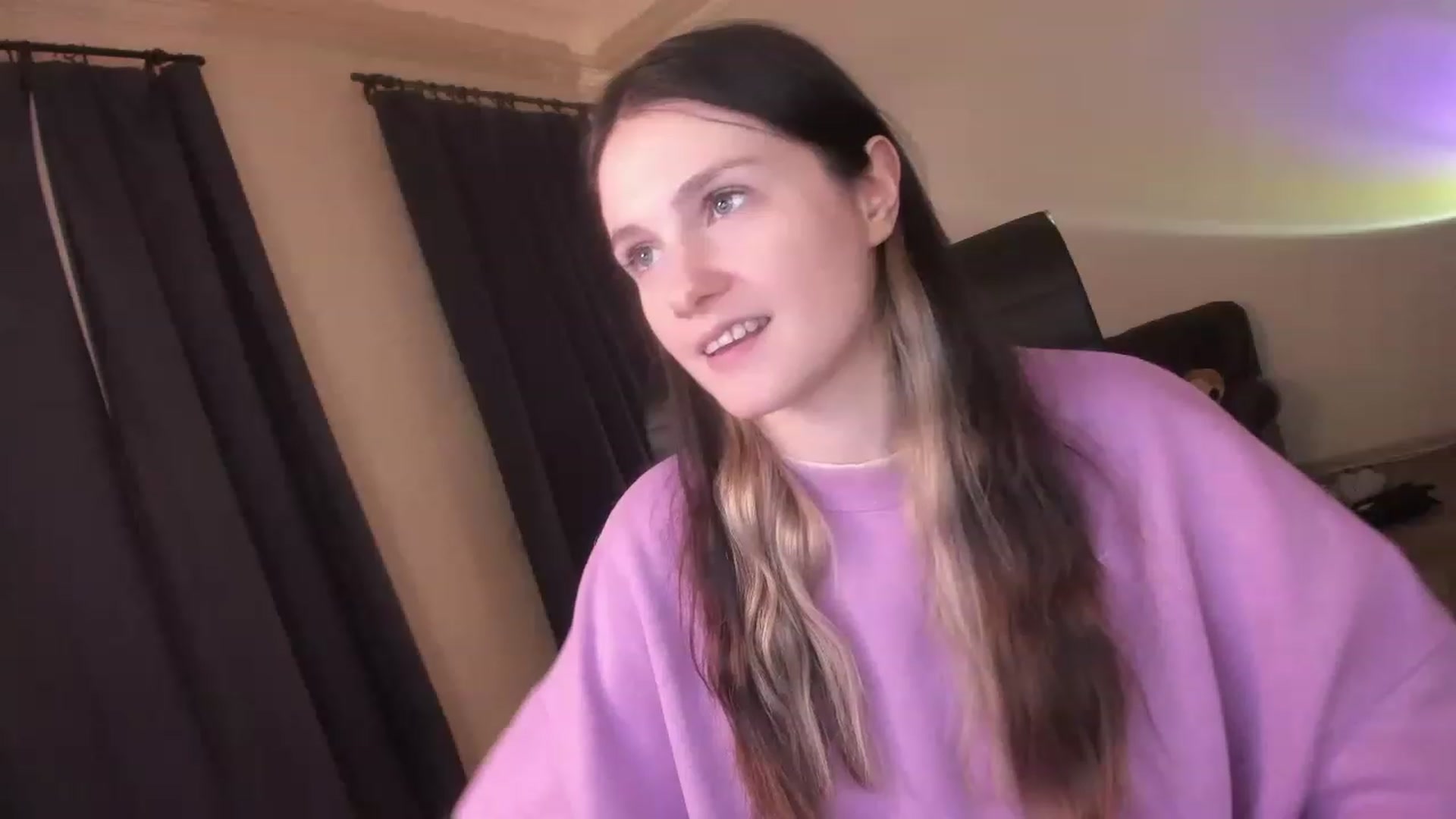 Gallery image thumbnail from Golightly_9's myfreecams stream on, 04/27/2023, 21:05 image 4 of 20