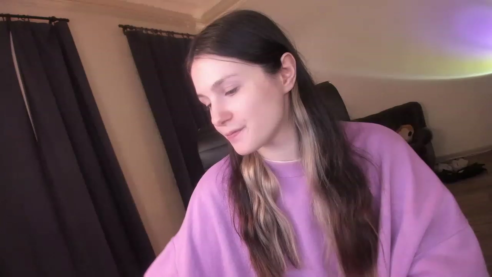 Gallery image thumbnail from Golightly_9's myfreecams stream on, 04/27/2023, 21:05 image 6 of 20