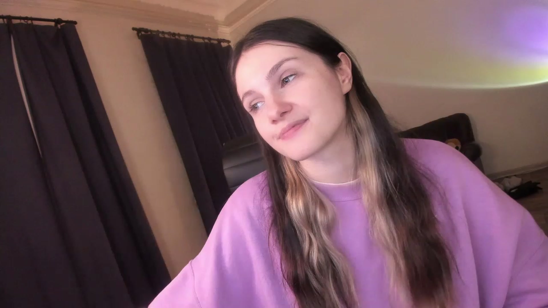 Gallery image thumbnail from Golightly_9's myfreecams stream on, 04/27/2023, 21:05 image 5 of 20