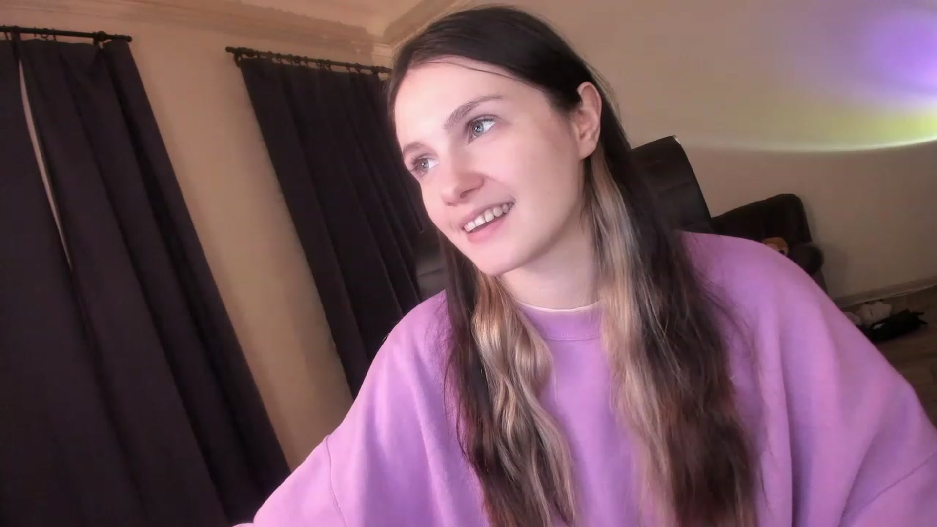 Gallery image thumbnail from Golightly_9's myfreecams stream on, 04/27/2023, 21:05 image 3 of 20