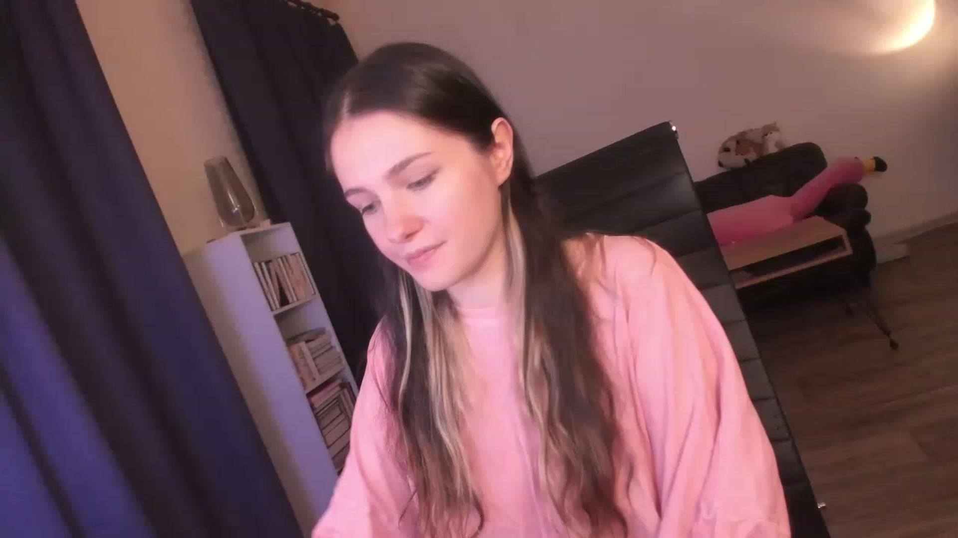 Gallery image thumbnail from Golightly_9's myfreecams stream on, 08/06/2023, 22:13 image 14 of 20