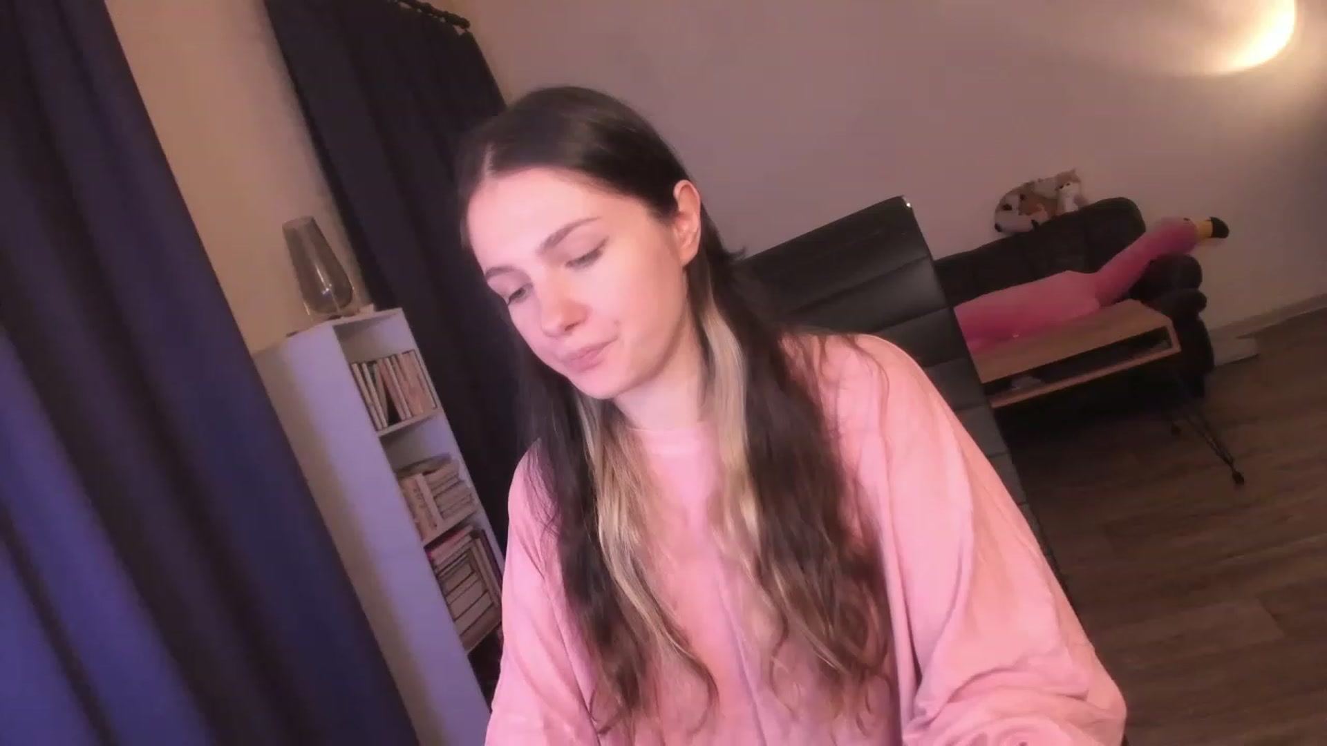 Gallery image thumbnail from Golightly_9's myfreecams stream on, 08/06/2023, 22:13 image 7 of 20