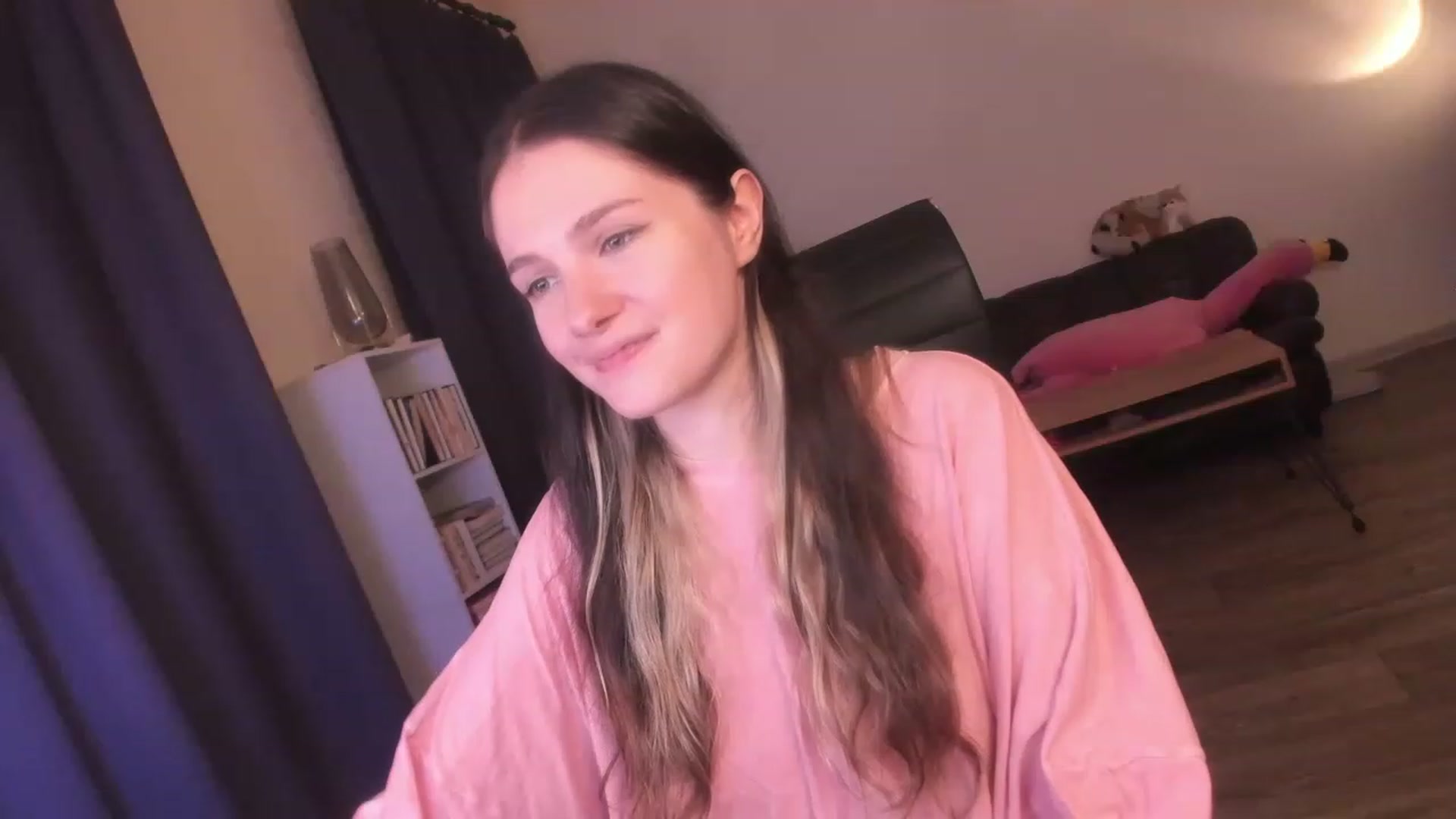 Gallery image thumbnail from Golightly_9's myfreecams stream on, 08/06/2023, 22:13 image 18 of 20