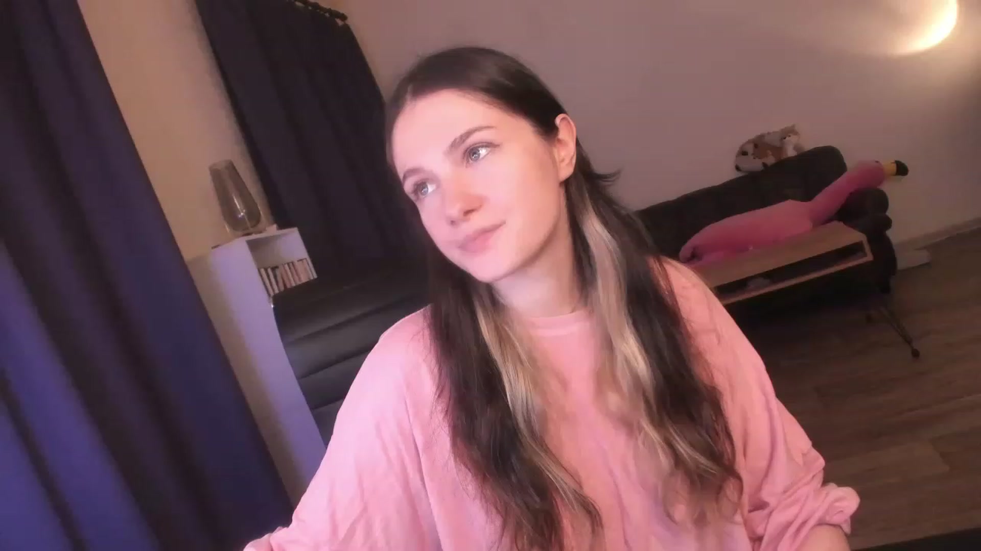 Gallery image thumbnail from Golightly_9's myfreecams stream on, 08/06/2023, 22:13 image 5 of 20
