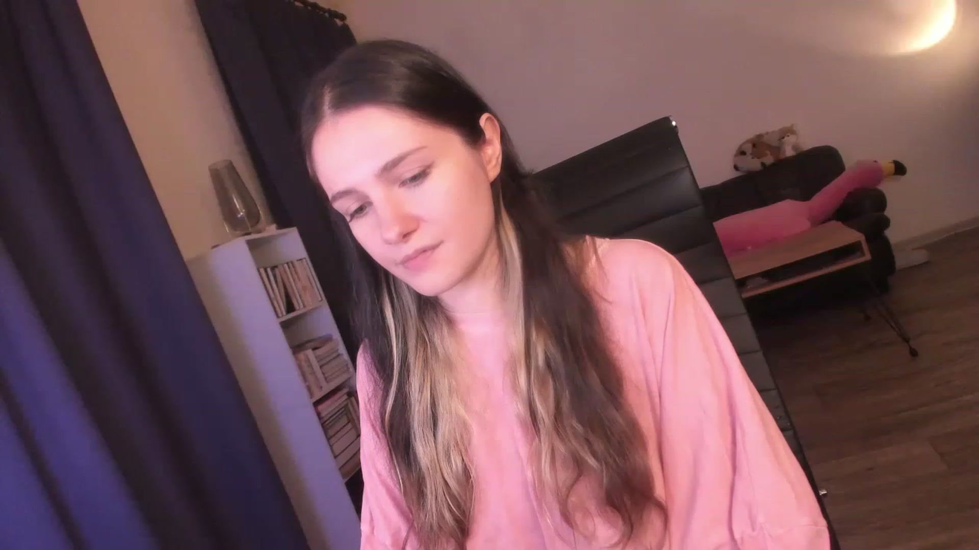 Gallery image thumbnail from Golightly_9's myfreecams stream on, 08/06/2023, 22:13 image 19 of 20