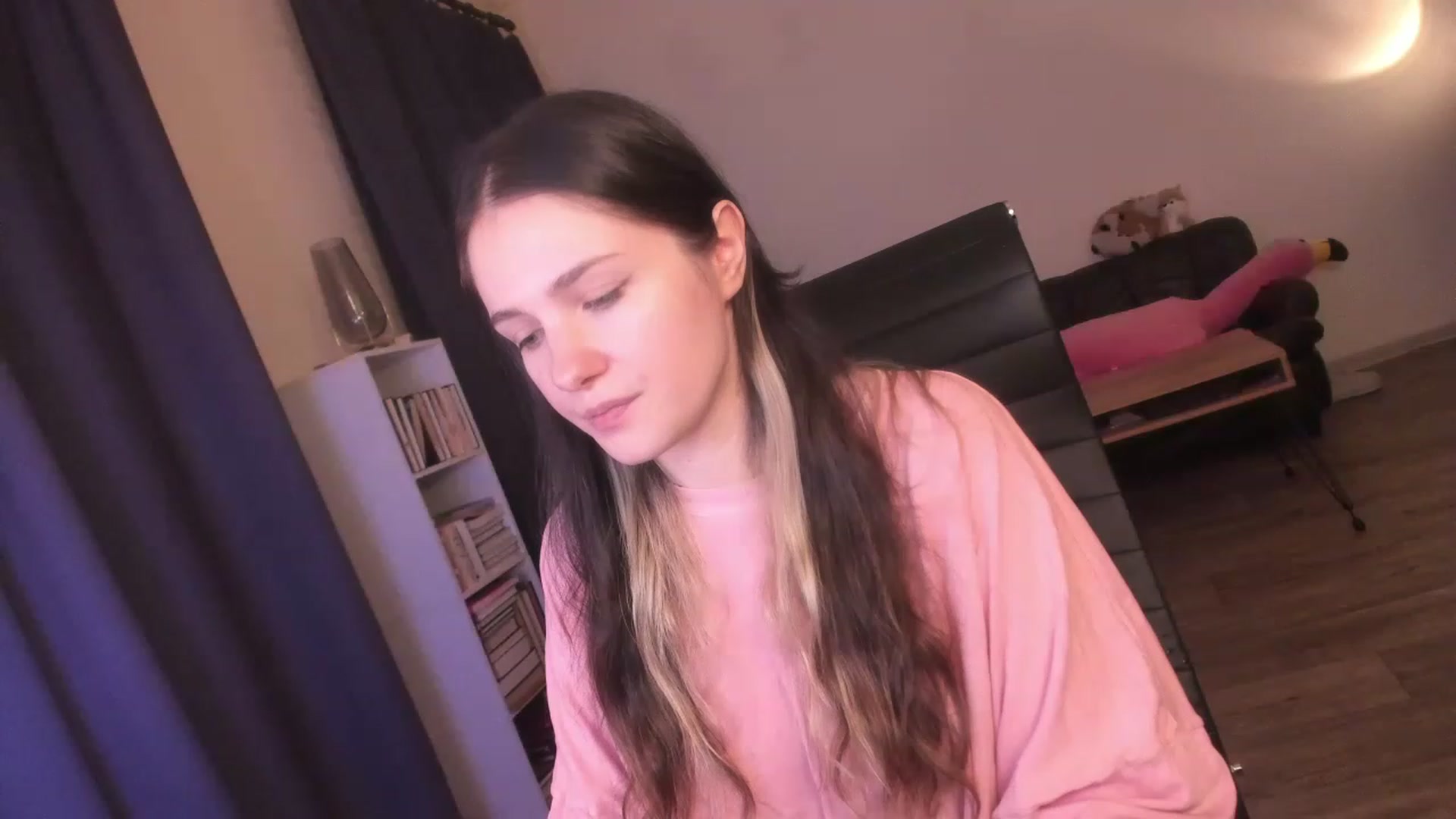 Gallery image thumbnail from Golightly_9's myfreecams stream on, 08/06/2023, 22:13 image 3 of 20