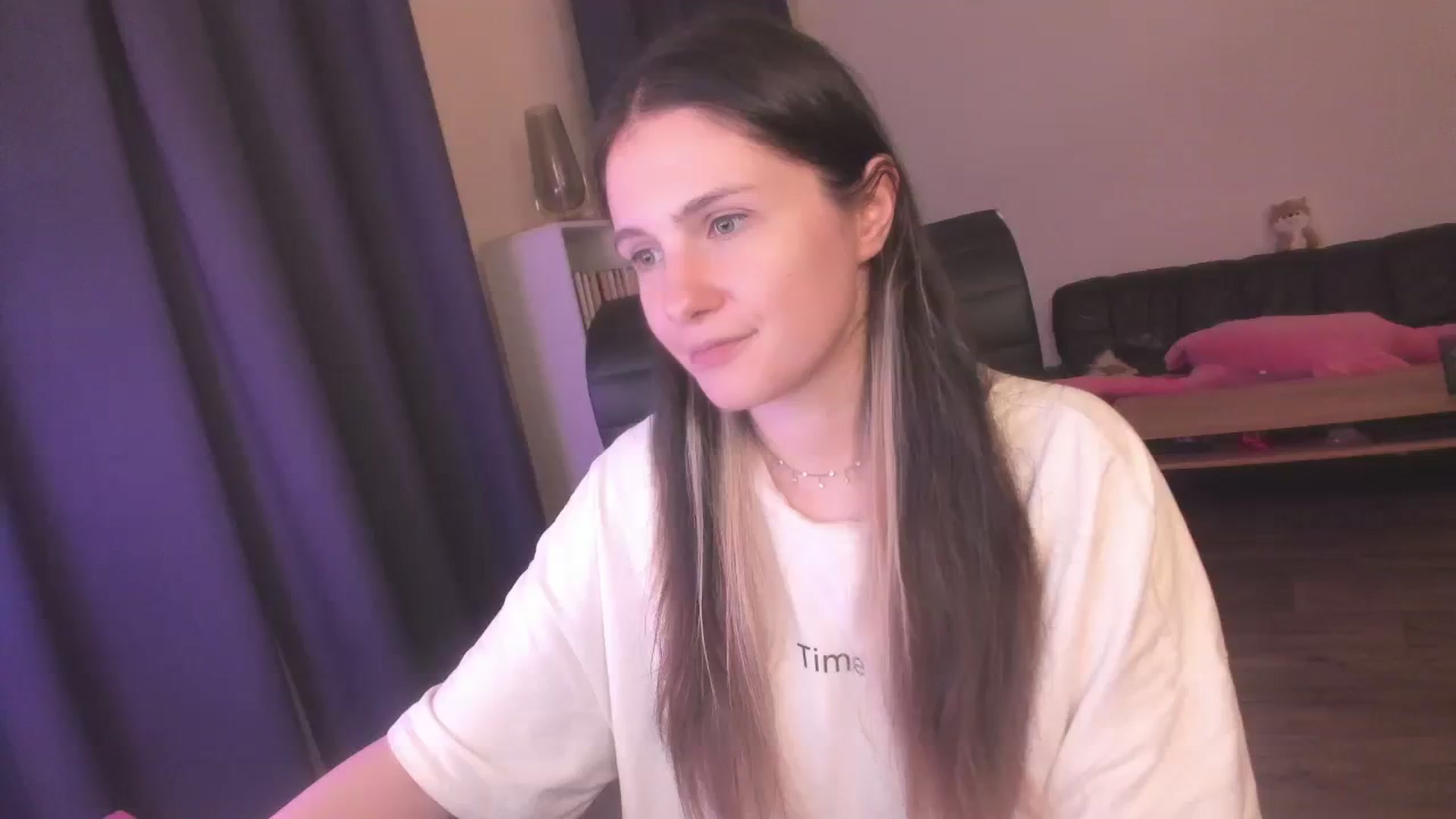 Gallery image thumbnail from Golightly_9's myfreecams stream on, 08/08/2023, 22:11 image 17 of 20