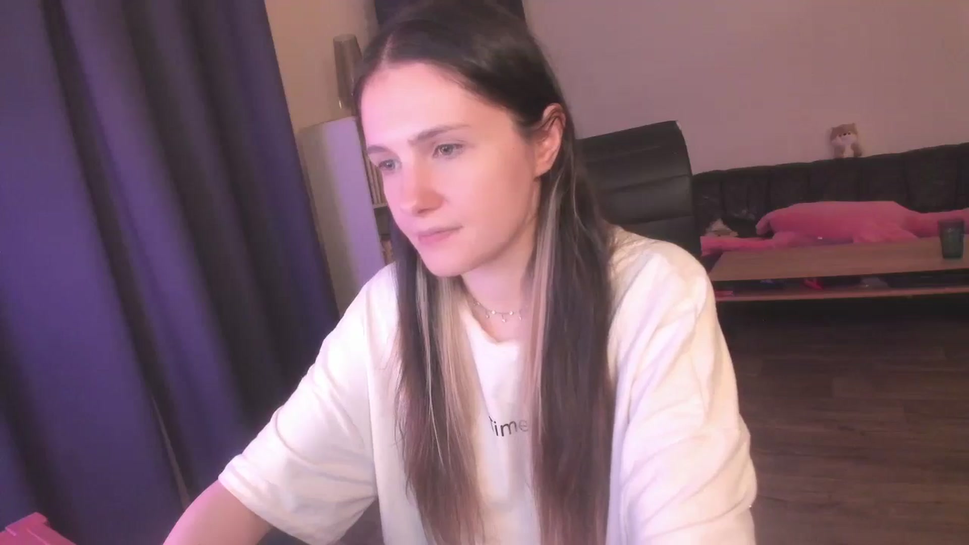 Gallery image thumbnail from Golightly_9's myfreecams stream on, 08/08/2023, 22:11 image 13 of 20