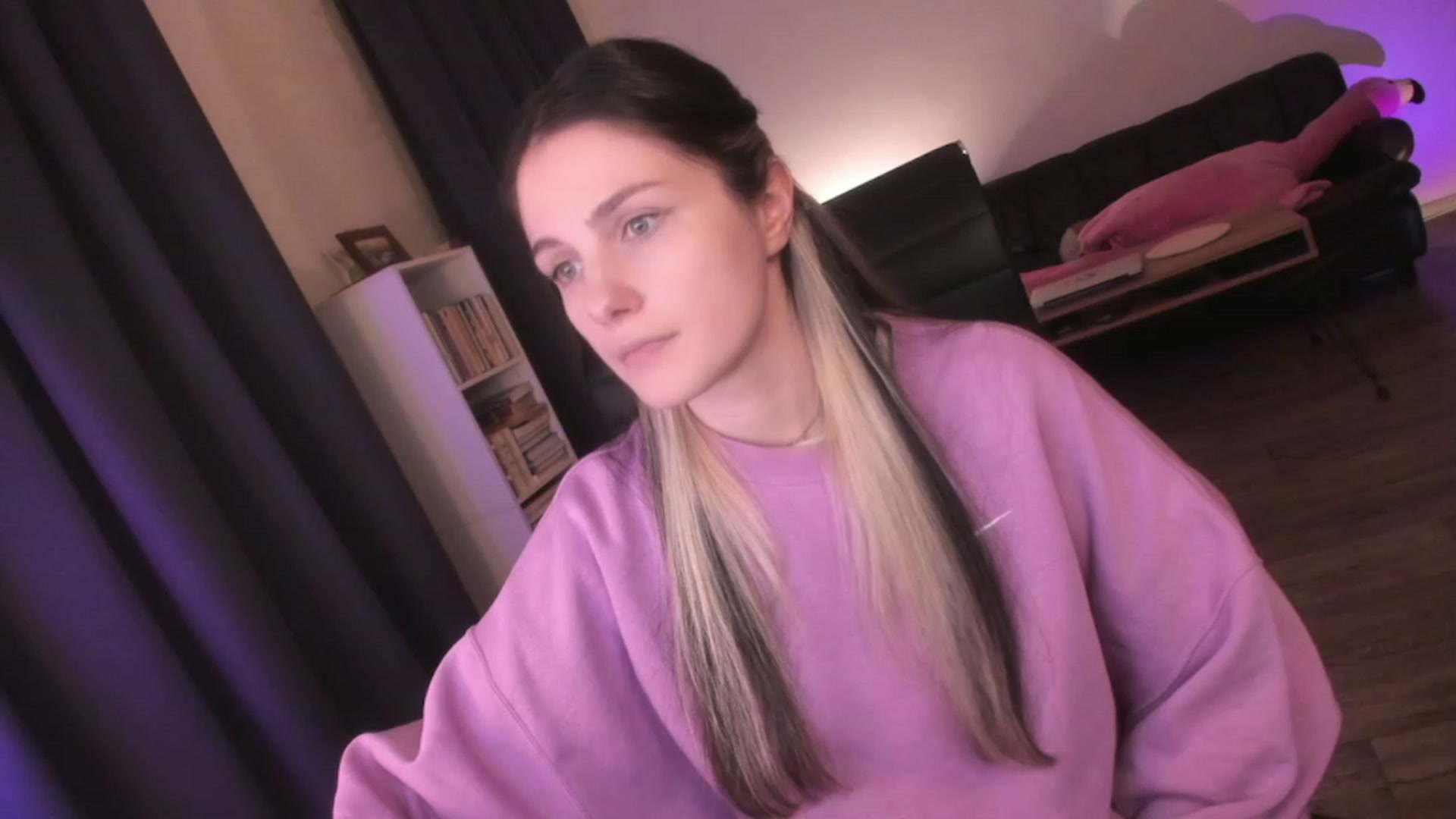Gallery image thumbnail from Golightly_9's myfreecams stream on, 11/23/2023, 21:40 image 4 of 20