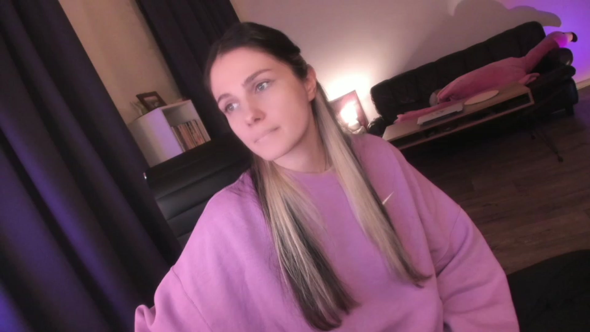 Gallery image thumbnail from Golightly_9's myfreecams stream on, 11/23/2023, 21:40 image 5 of 20