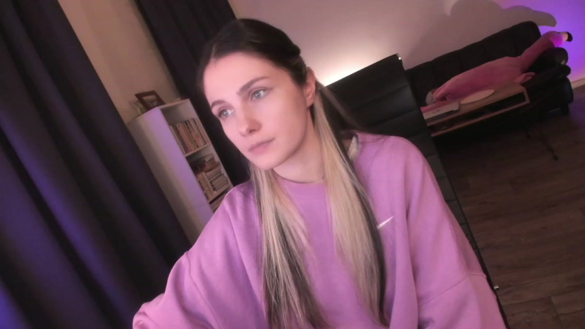 Gallery image thumbnail from Golightly_9's myfreecams stream on, 11/23/2023, 21:40 image 8 of 20