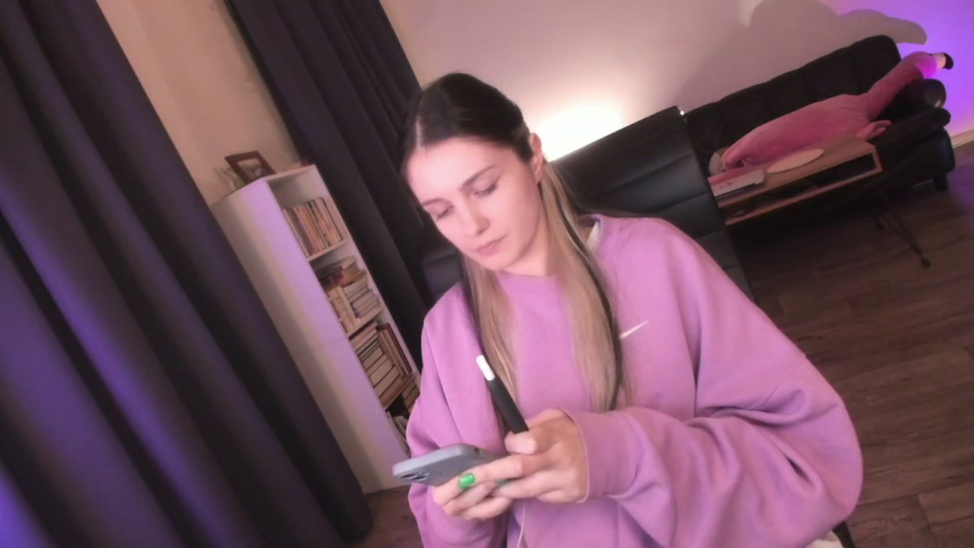 Gallery image thumbnail from Golightly_9's myfreecams stream on, 11/23/2023, 21:40 image 17 of 20