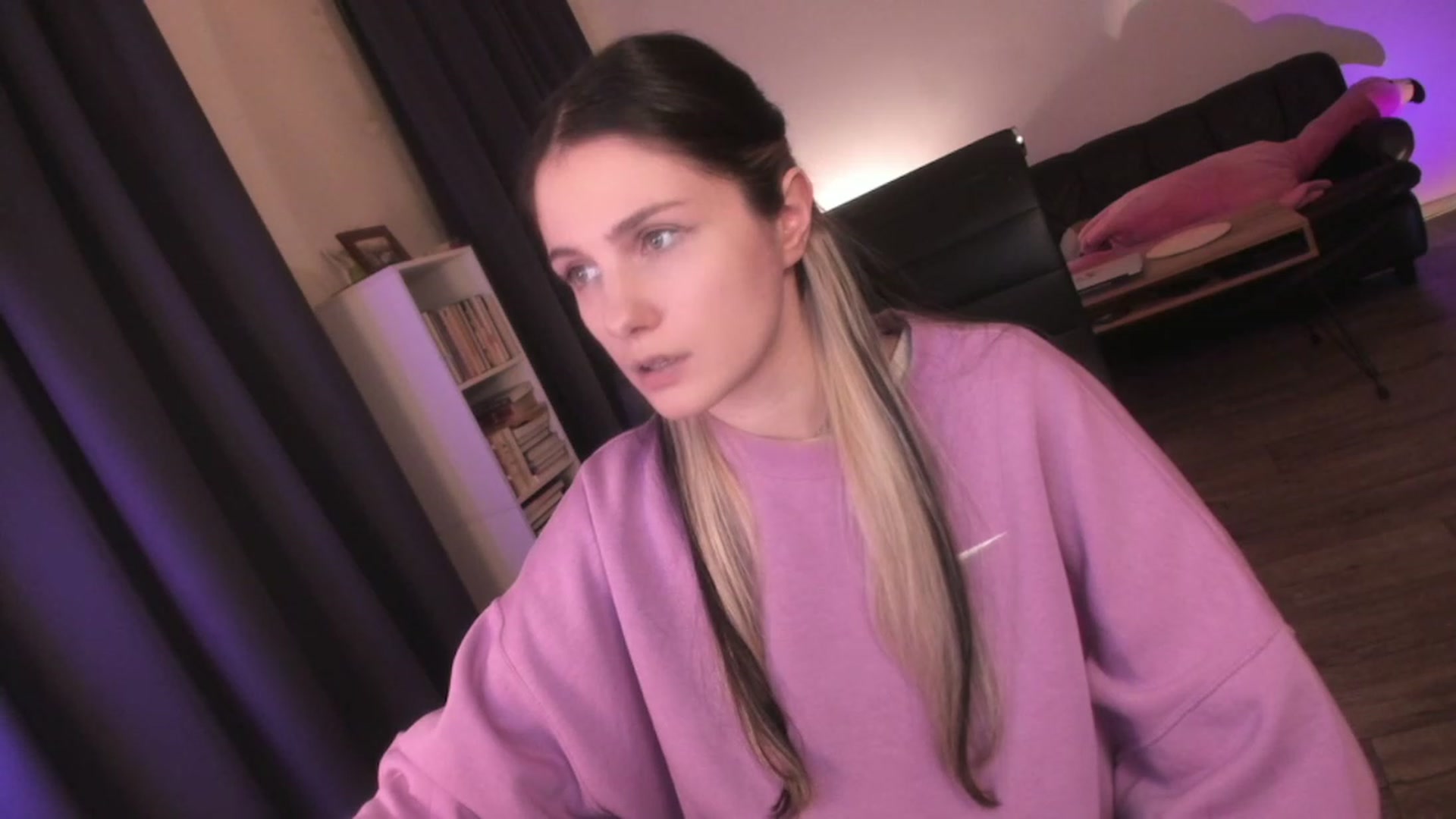 Gallery image thumbnail from Golightly_9's myfreecams stream on, 11/23/2023, 21:40 image 16 of 20