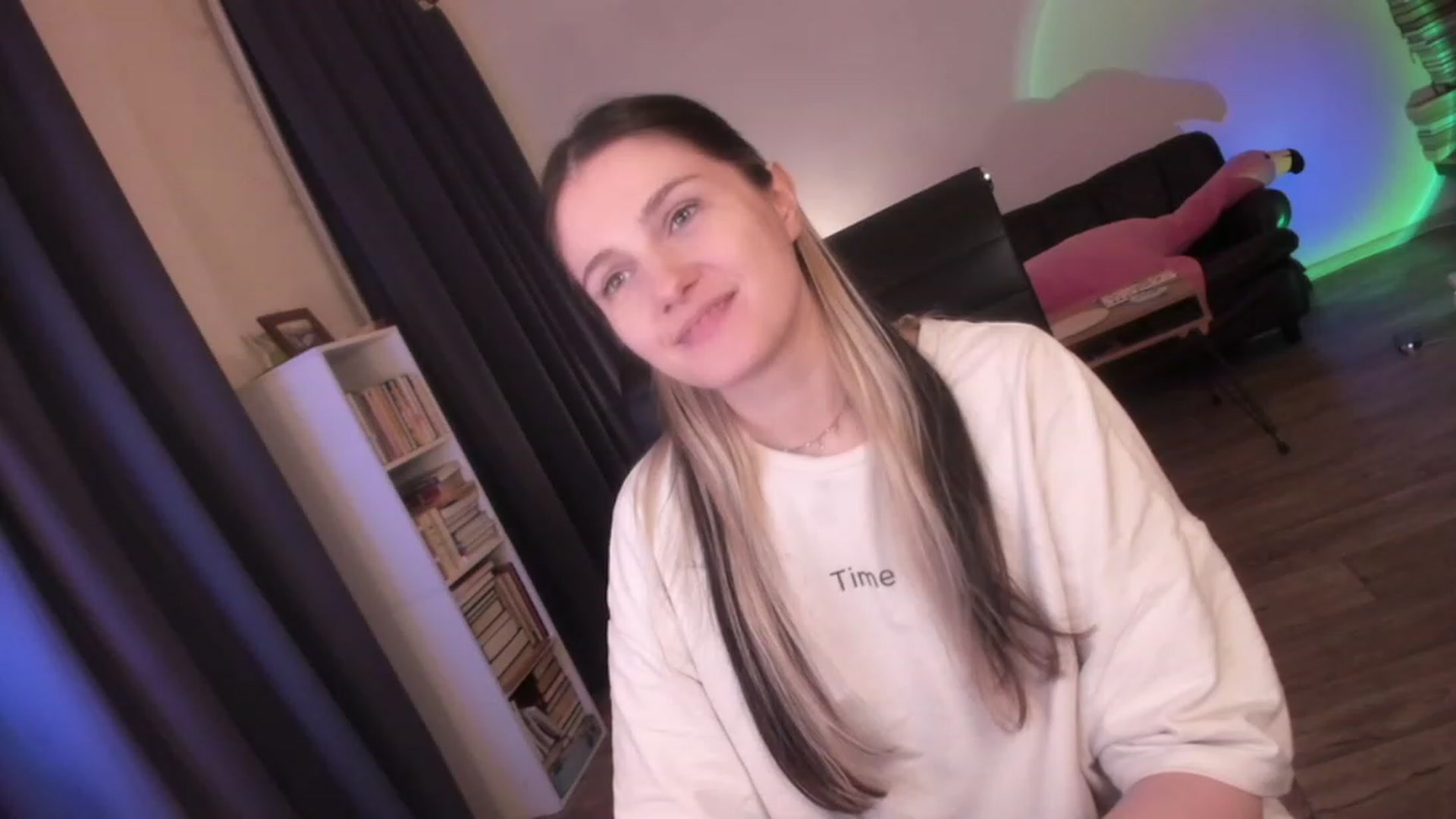 Gallery image thumbnail from Golightly_9's myfreecams stream on, 11/25/2023, 21:12 image 4 of 20