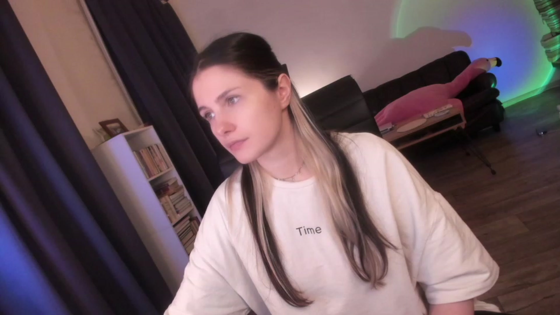 Gallery image thumbnail from Golightly_9's myfreecams stream on, 11/25/2023, 21:12 image 12 of 20