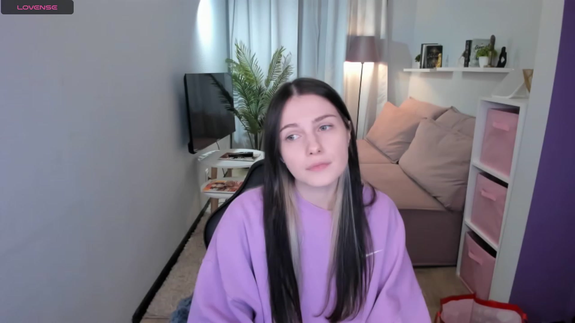 Gallery image thumbnail from Golightly_9's myfreecams stream on, 11/29/2023, 19:41 image 19 of 20