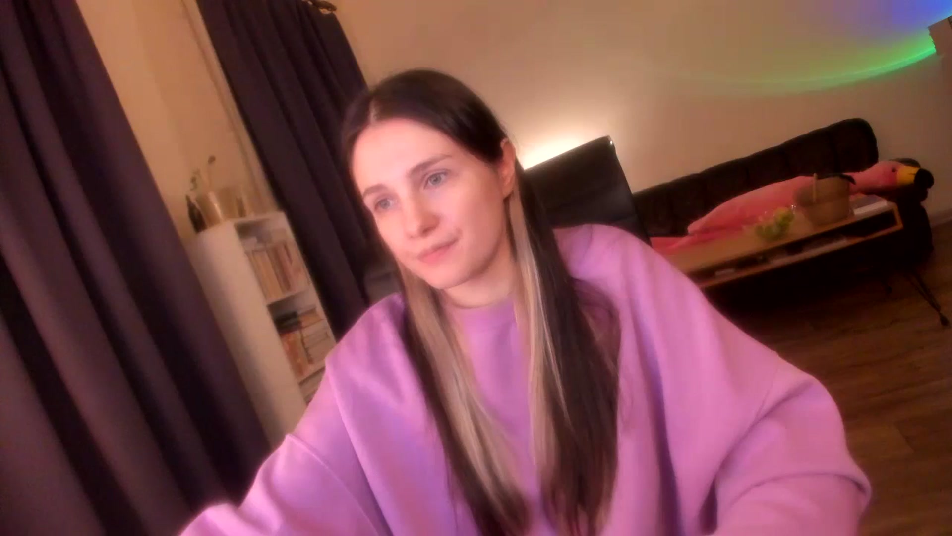 Gallery image thumbnail from Golightly_9's myfreecams stream on, 03/12/2024, 22:21 image 4 of 20