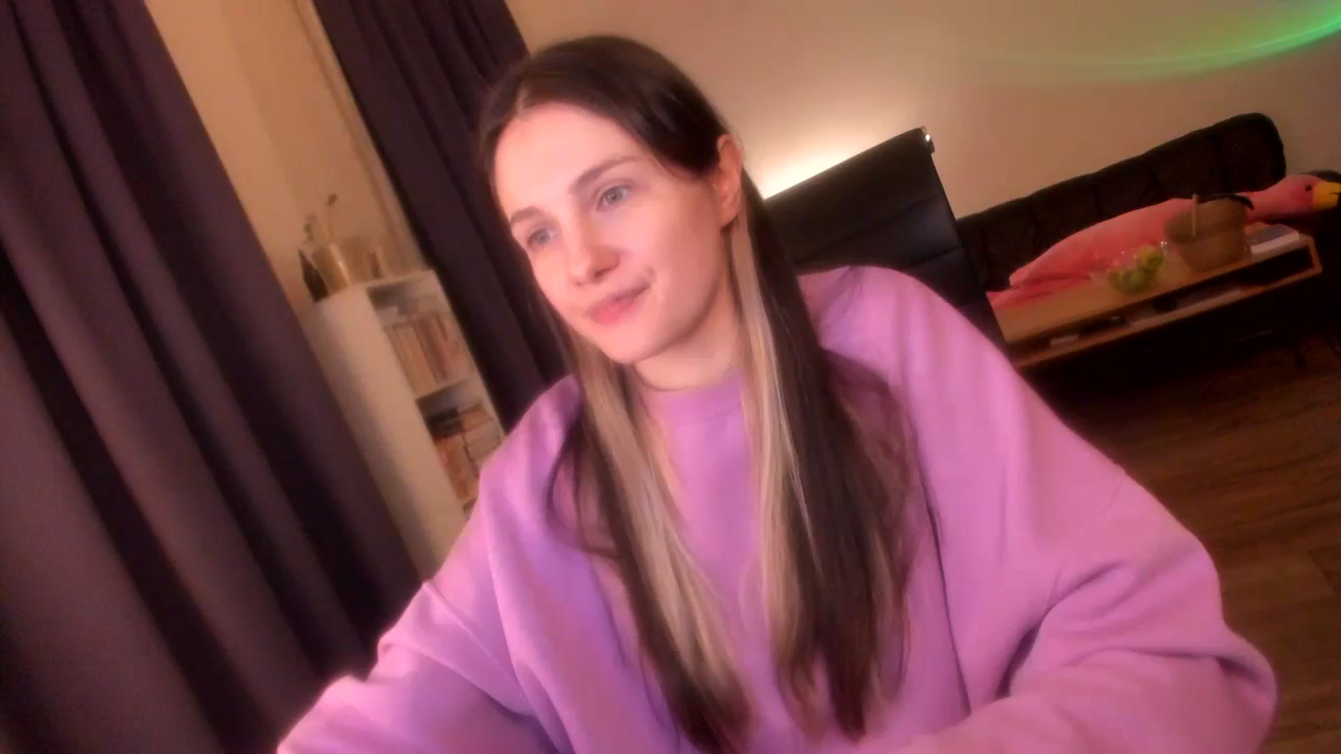 Gallery image thumbnail from Golightly_9's myfreecams stream on, 03/12/2024, 22:21 image 14 of 20