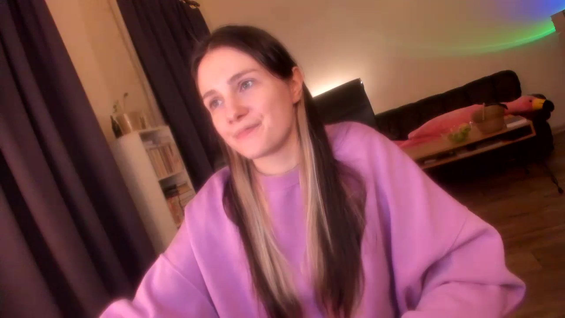 Gallery image thumbnail from Golightly_9's myfreecams stream on, 03/12/2024, 22:21 image 10 of 20