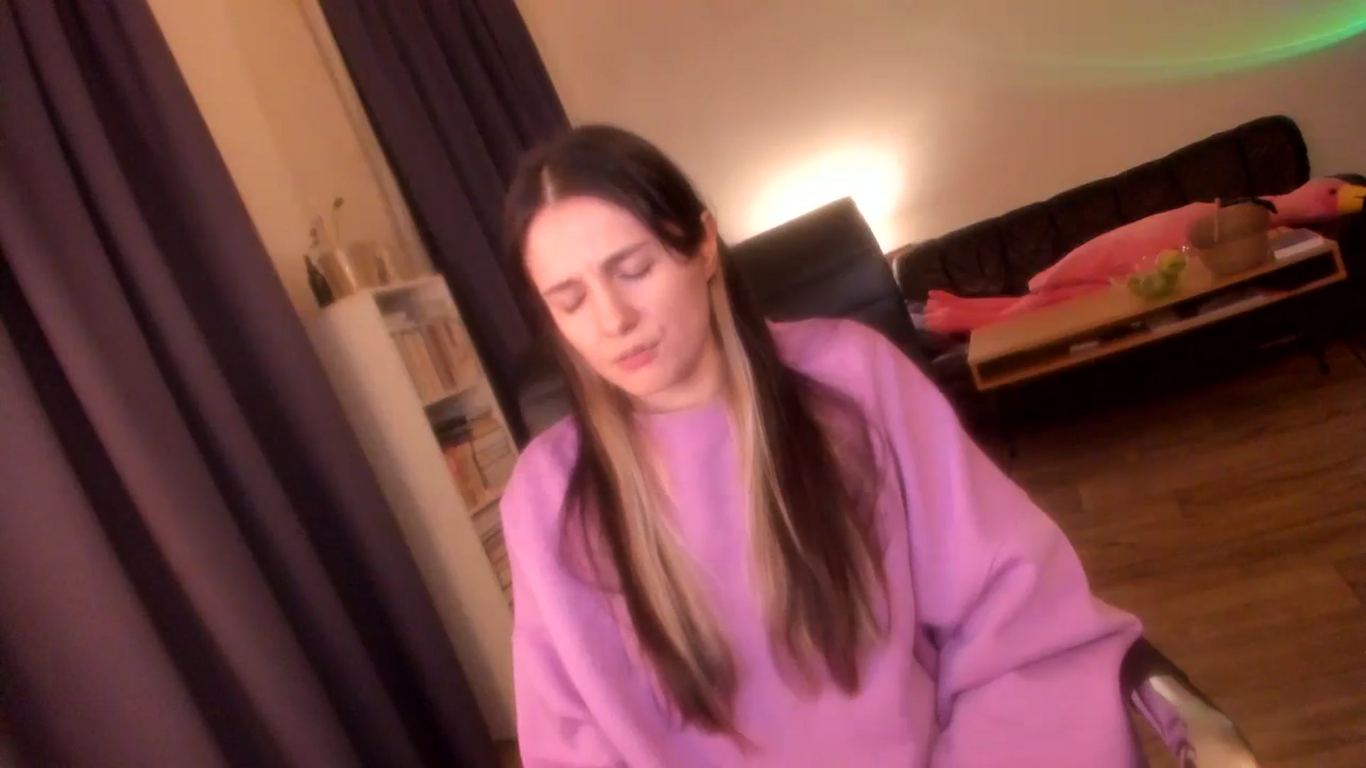 Gallery image thumbnail from Golightly_9's myfreecams stream on, 03/12/2024, 22:21 image 19 of 20