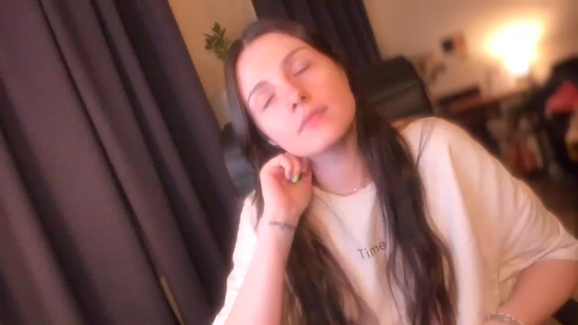 Gallery image thumbnail from Golightly_9's myfreecams stream on, 05/19/2024, 21:17 image 10 of 20