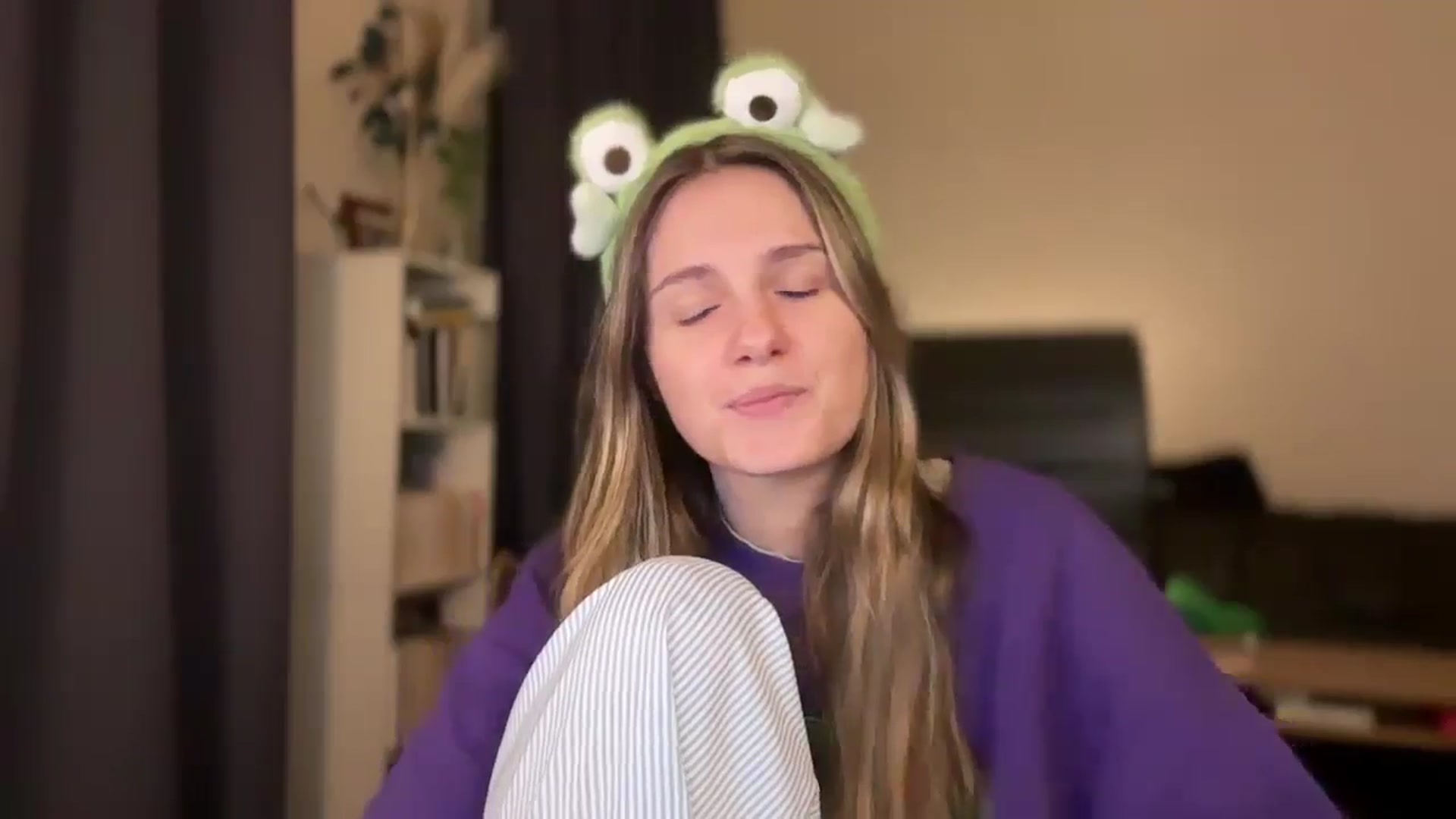 Gallery image thumbnail from Golightly_9's myfreecams stream on, 10/31/2024, 21:03 image 18 of 20