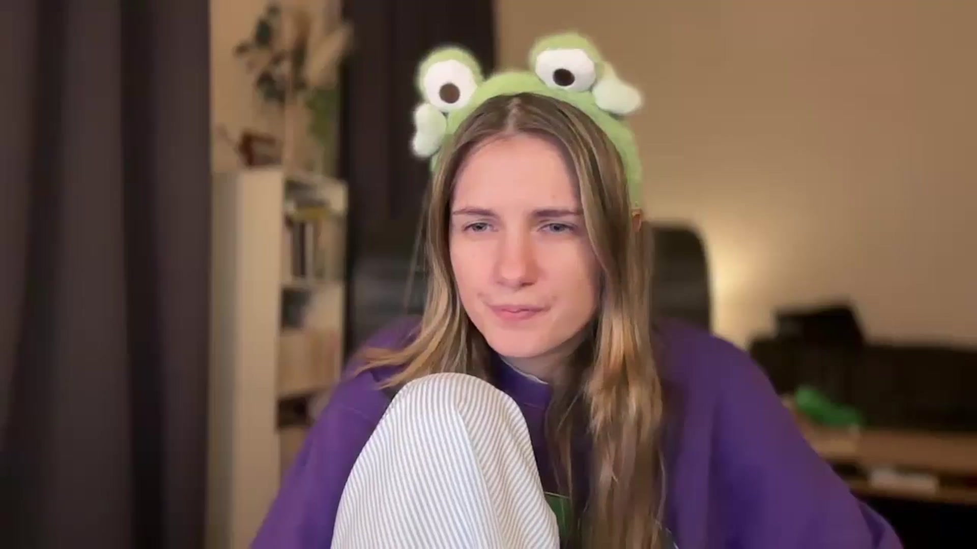 Gallery image thumbnail from Golightly_9's myfreecams stream on, 10/31/2024, 21:03 image 15 of 20