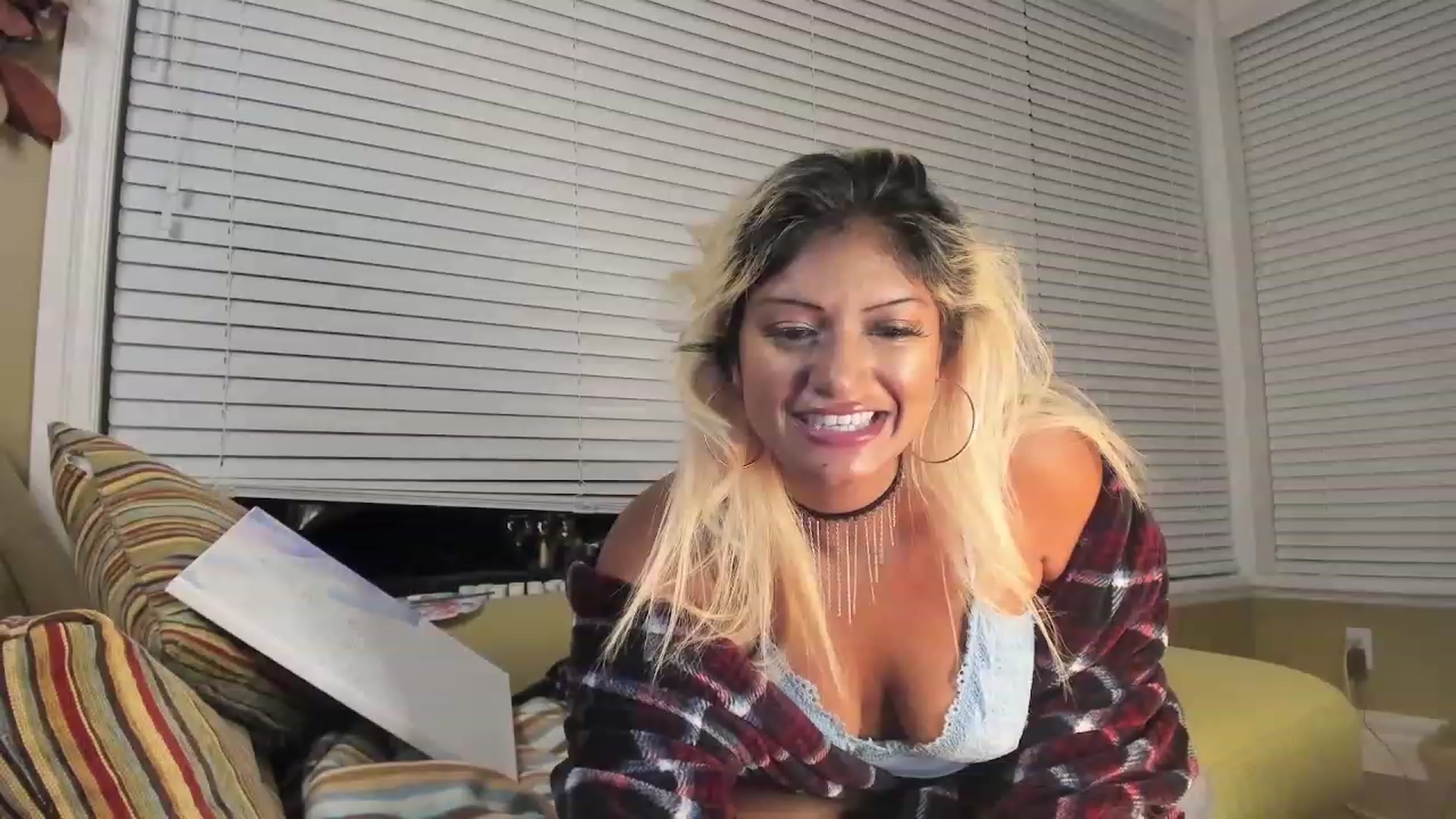 Gallery image thumbnail from GoodGirlGiaa's myfreecams stream on, 11/27/2022, 24:42 image 1 of 20