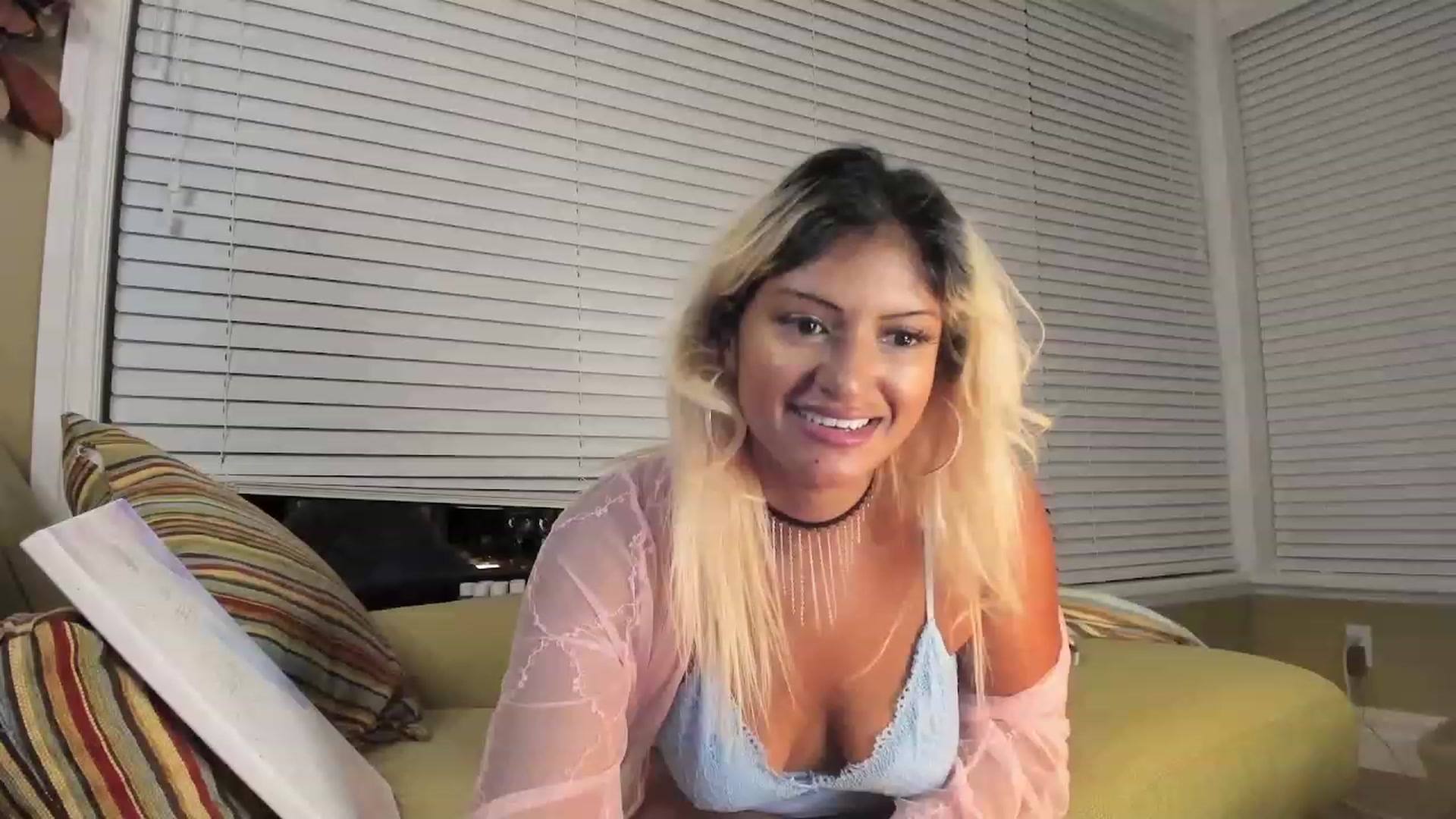 Gallery image thumbnail from GoodGirlGiaa's myfreecams stream on, 11/27/2022, 24:42 image 6 of 20