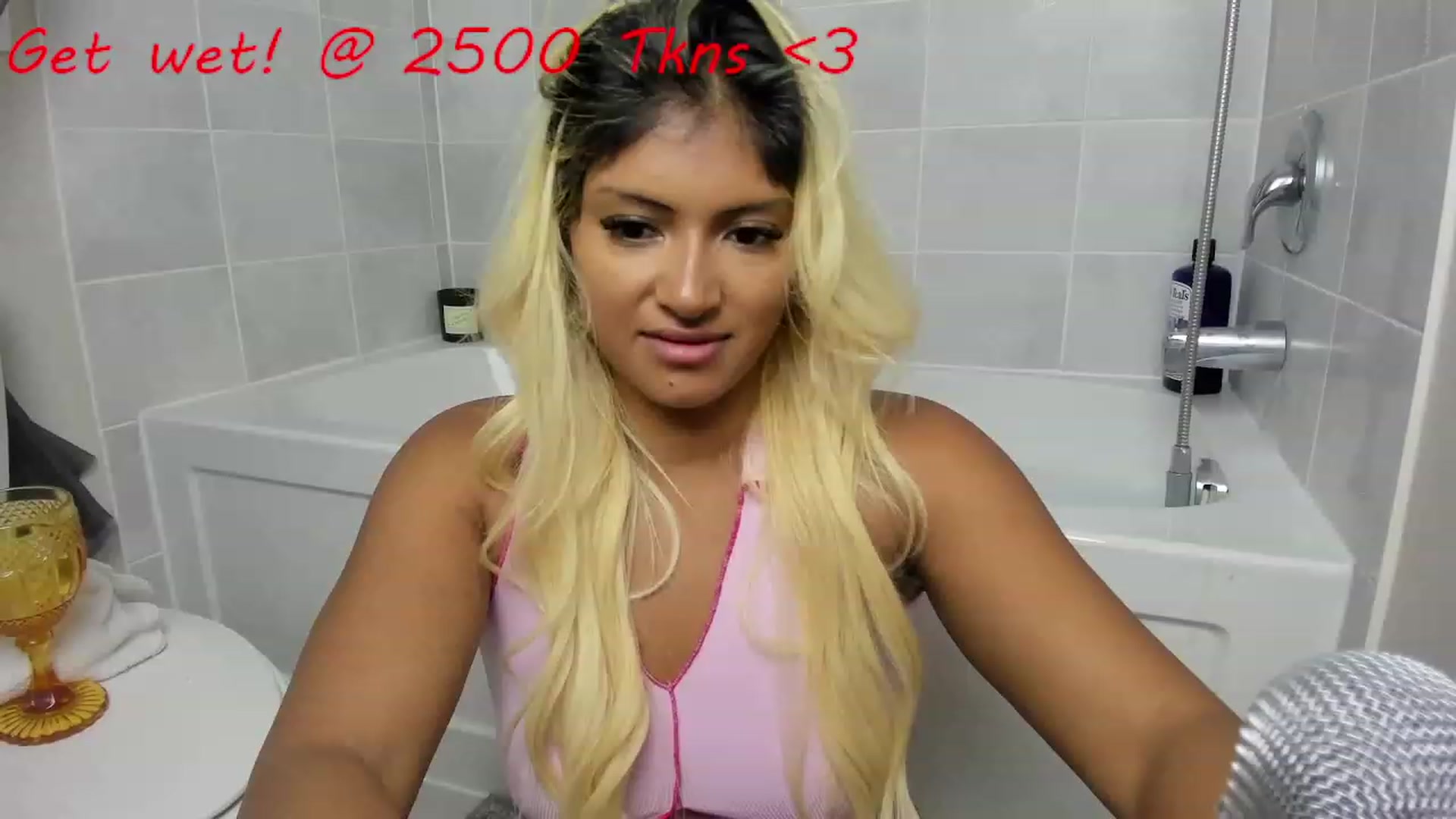Gallery image thumbnail from GoodGirlGiaa's myfreecams stream on, 12/02/2022, 03:45 image 14 of 20