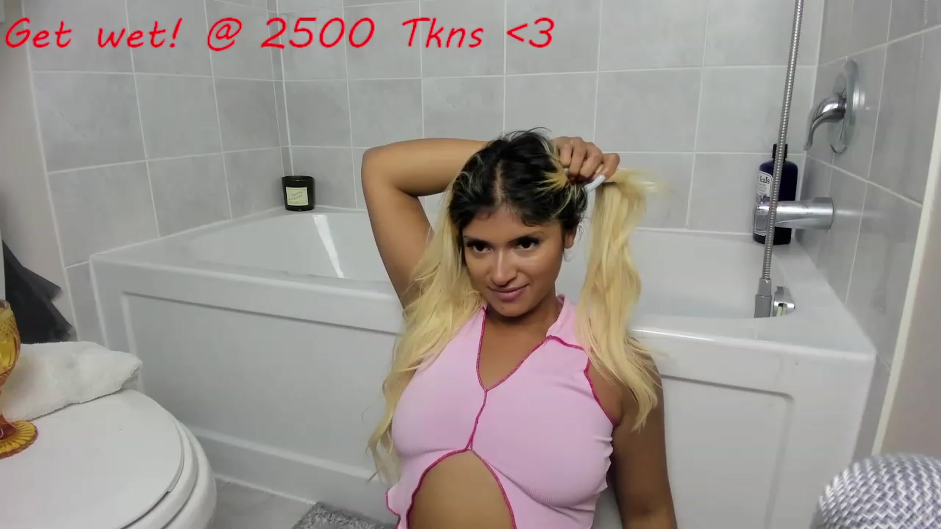 Gallery image thumbnail from GoodGirlGiaa's myfreecams stream on, 12/02/2022, 03:45 image 17 of 20