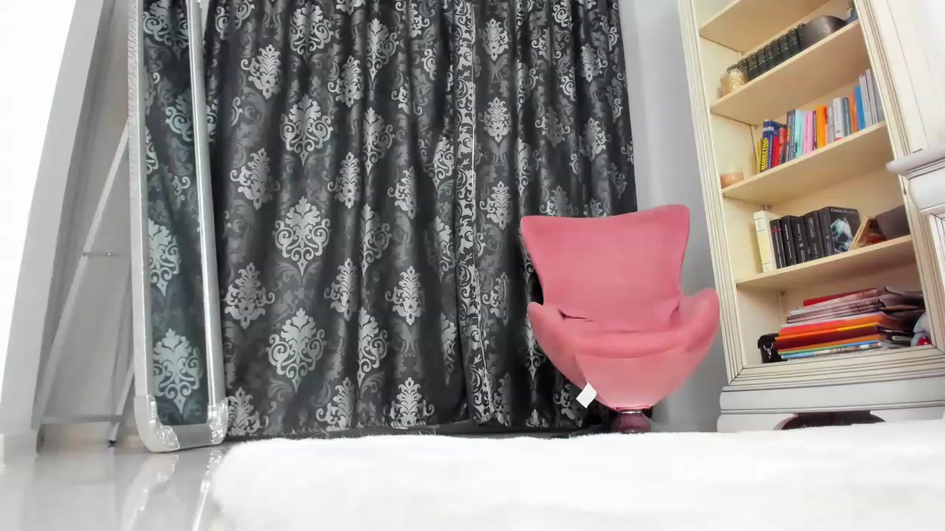 Gallery image thumbnail from GoodGirl_E's myfreecams stream on, 04/01/2023, 20:24 image 1 of 20