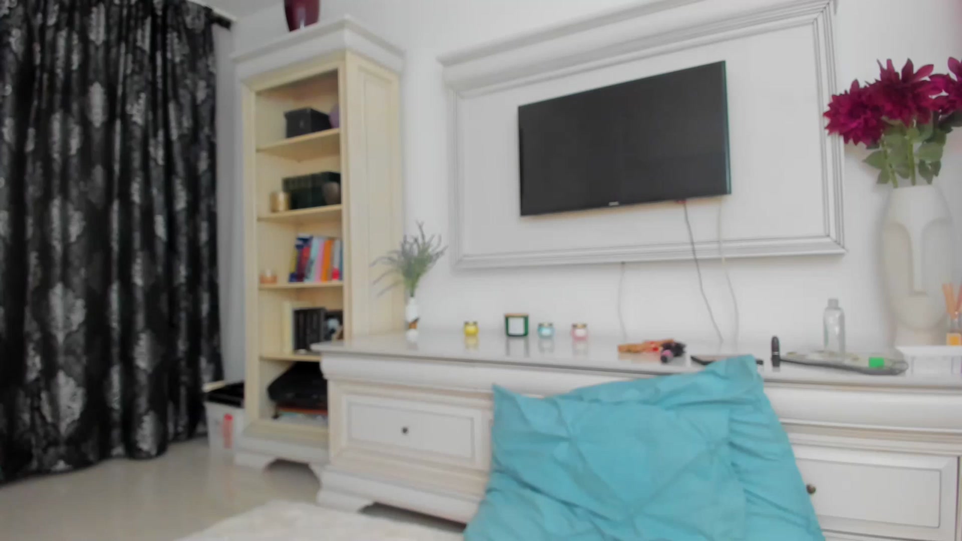 Gallery image thumbnail from GoodGirl_E's myfreecams stream on, 04/15/2023, 24:35 image 4 of 20