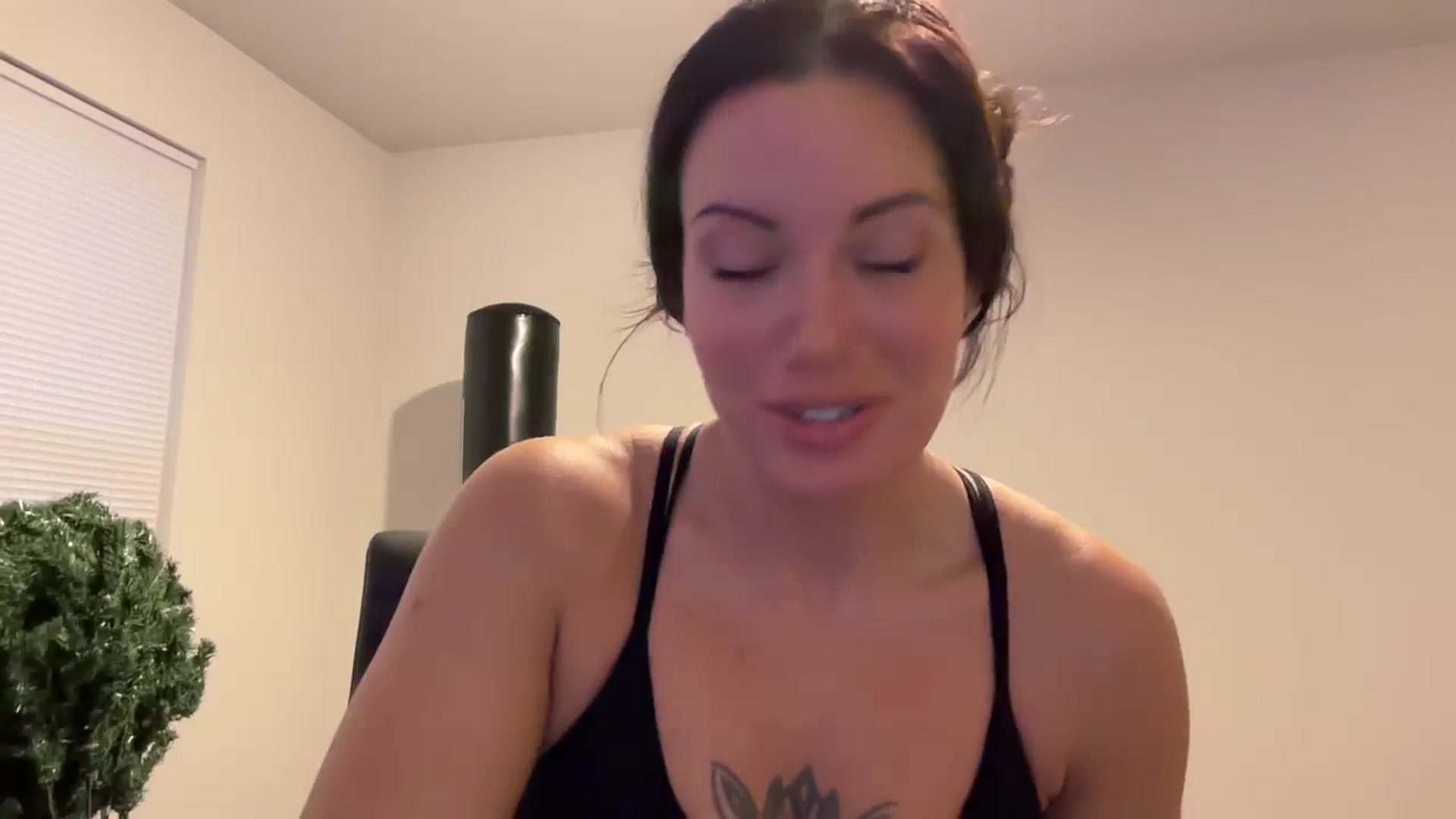 Gallery image thumbnail from GoodOlSeq's myfreecams stream on, 11/18/2024, 22:34 image 14 of 20