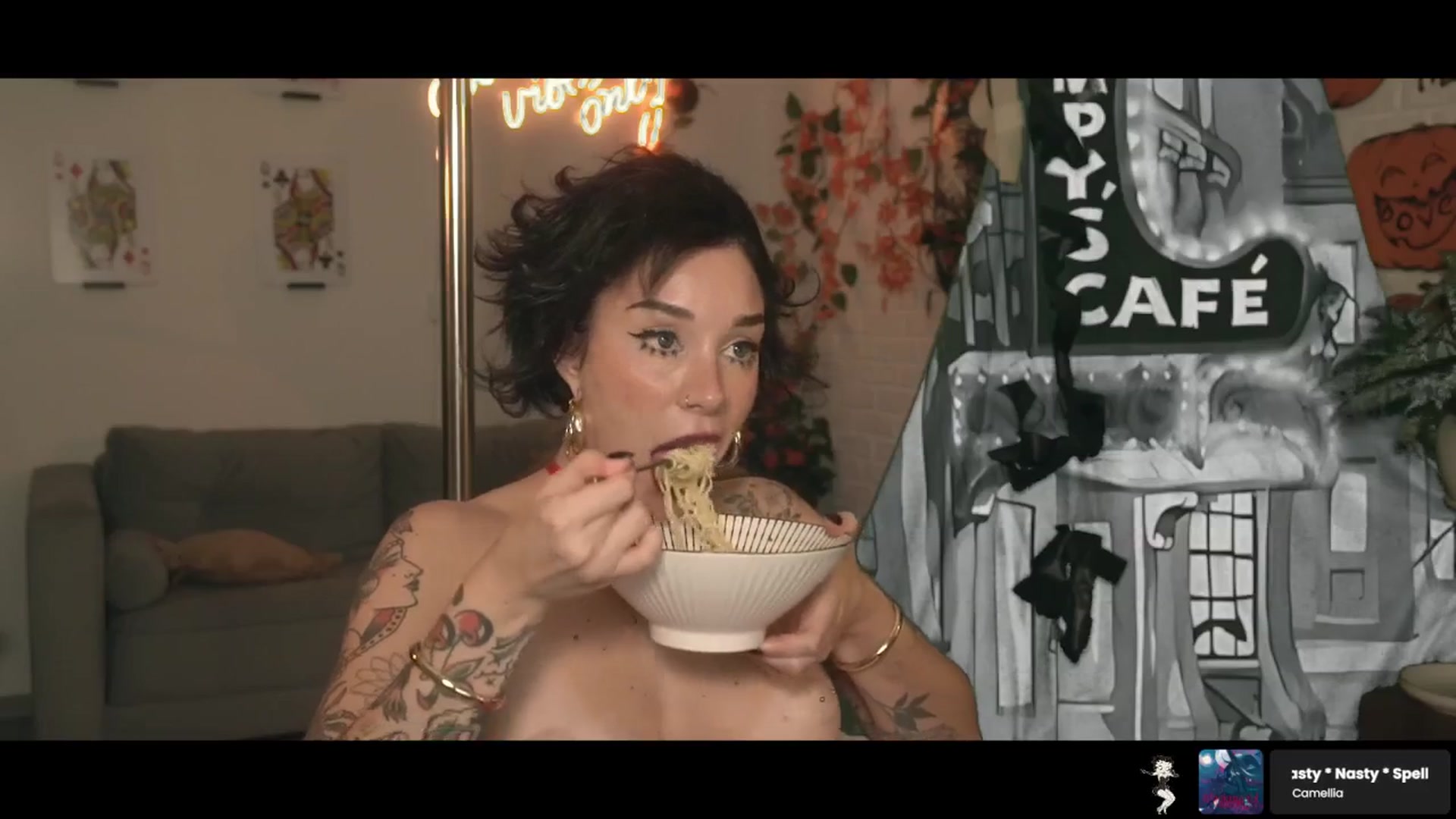 Gallery image thumbnail from GoodVibes's myfreecams stream on, 10/31/2025, 02:36 image 15 of 20