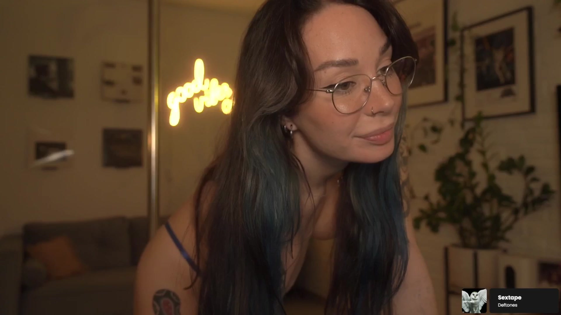 Gallery image thumbnail from GoodVibes's myfreecams stream on, 01/16/2026, 24:29 image 16 of 20