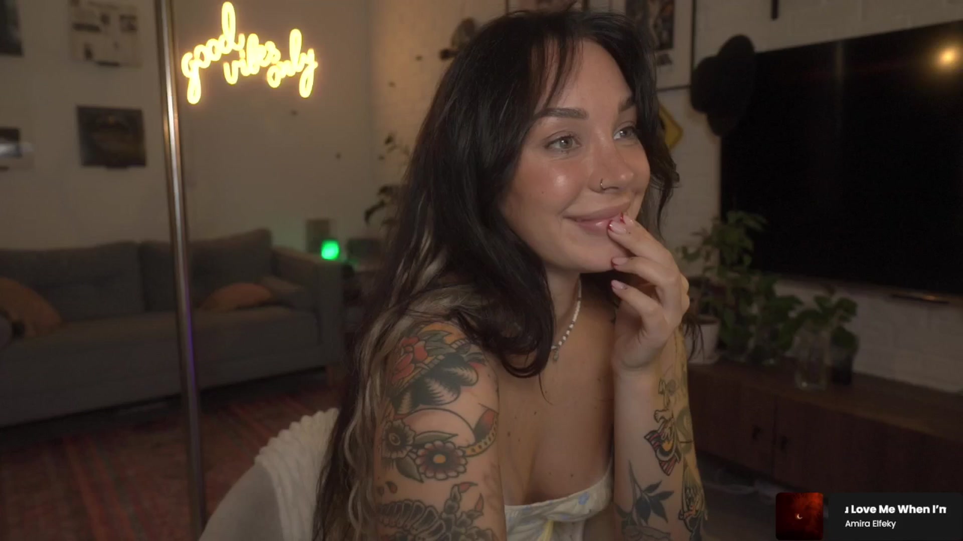 Gallery image thumbnail from GoodVibes's myfreecams stream on, 04/15/2026, 01:02 image 11 of 20