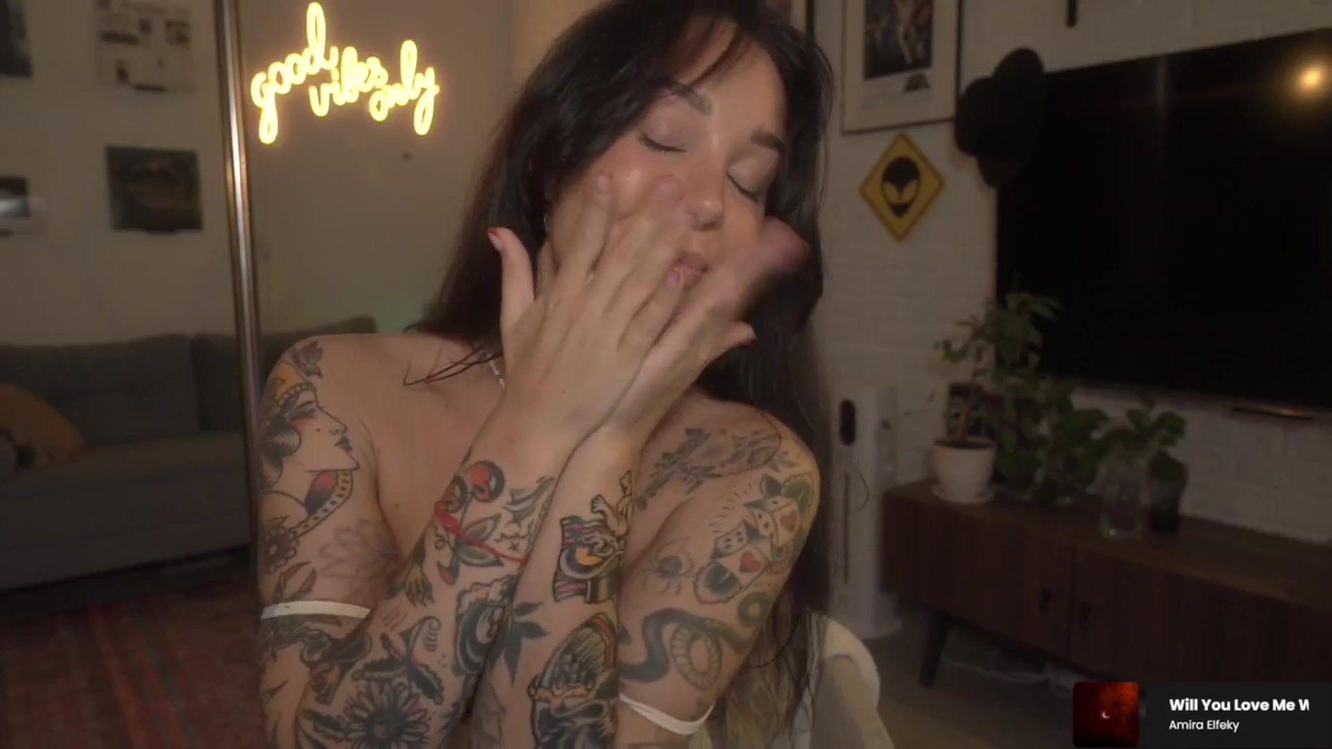 Gallery image thumbnail from GoodVibes's myfreecams stream on, 04/15/2026, 01:02 image 12 of 20