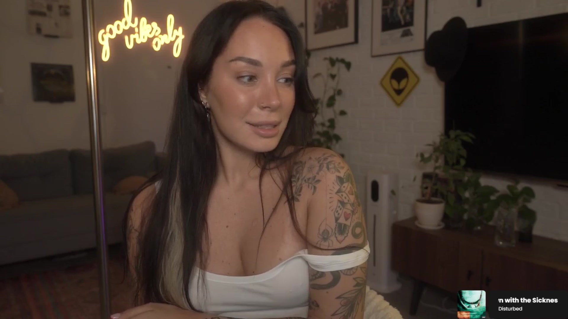 Gallery image thumbnail from GoodVibes's myfreecams stream on, 04/16/2026, 24:24 image 14 of 20